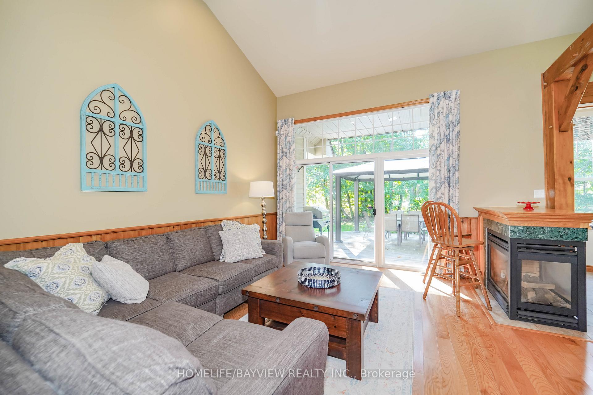 Photo 4 of 29 Alpine Way, Oro-Medonte, Horseshoe Valley — HOMEH
