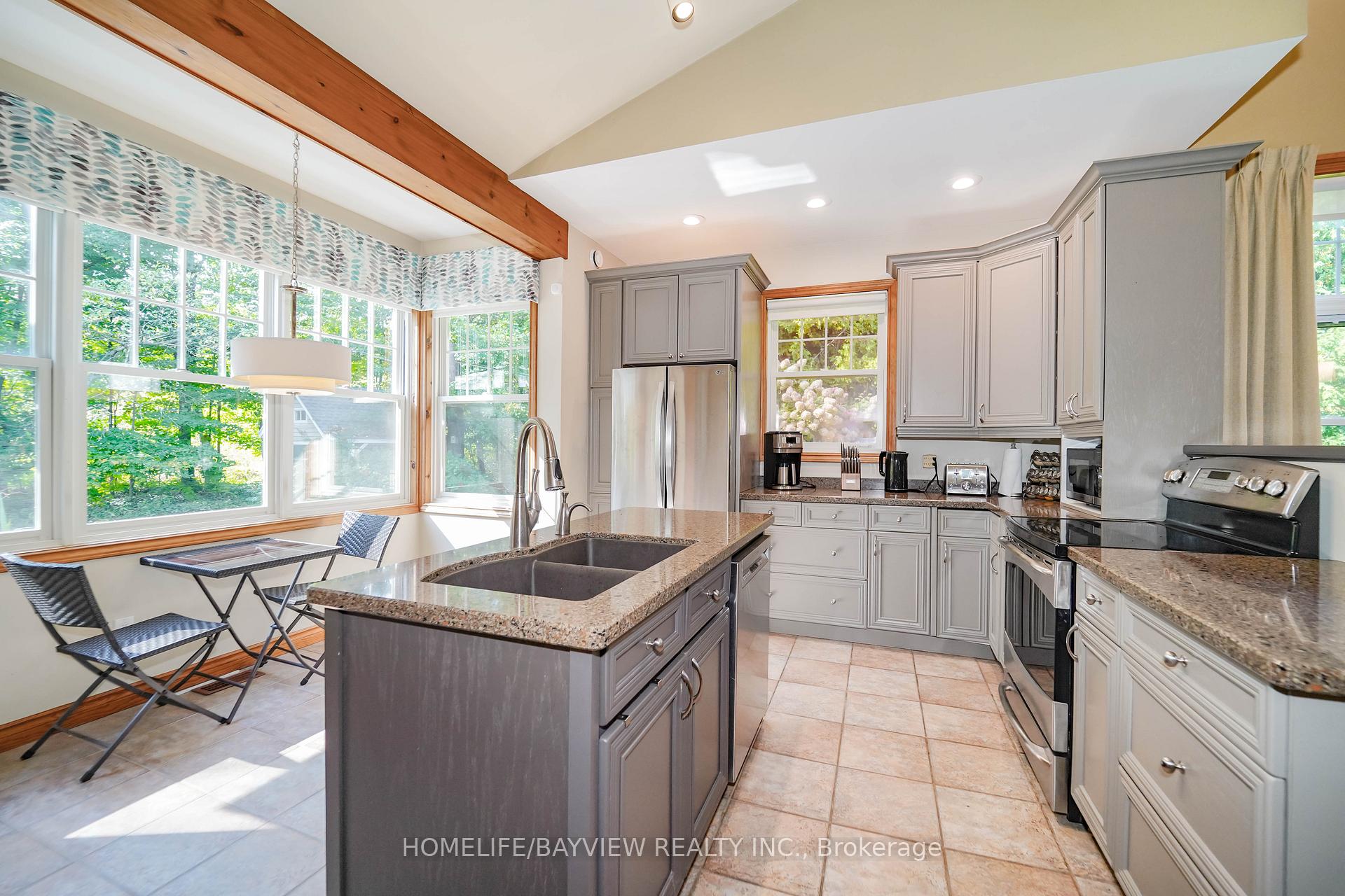 Photo 9 of 29 Alpine Way, Oro-Medonte, Horseshoe Valley — HOMEH