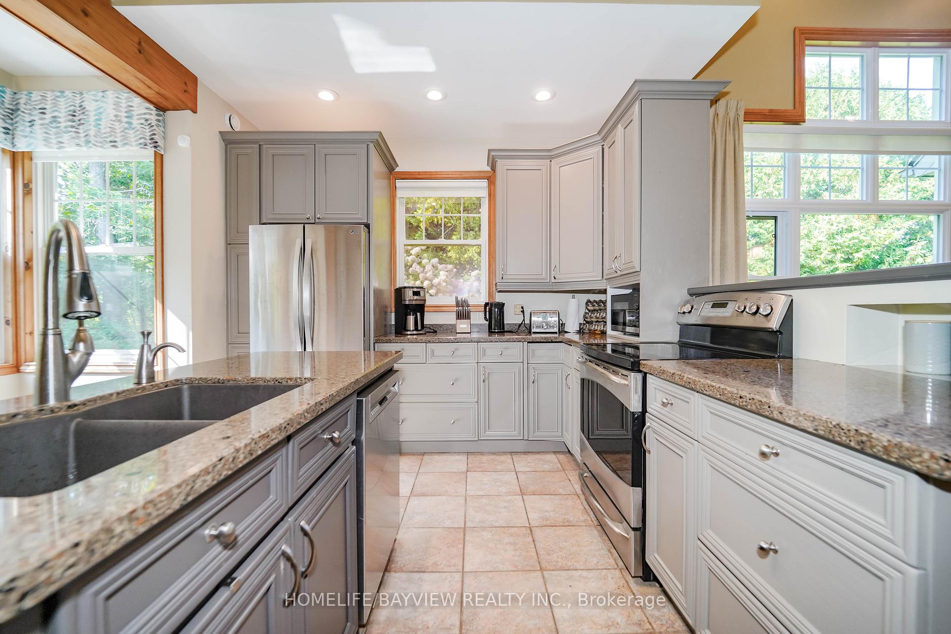 Photo 10 of 29 Alpine Way, Oro-Medonte, Horseshoe Valley — HOMEH