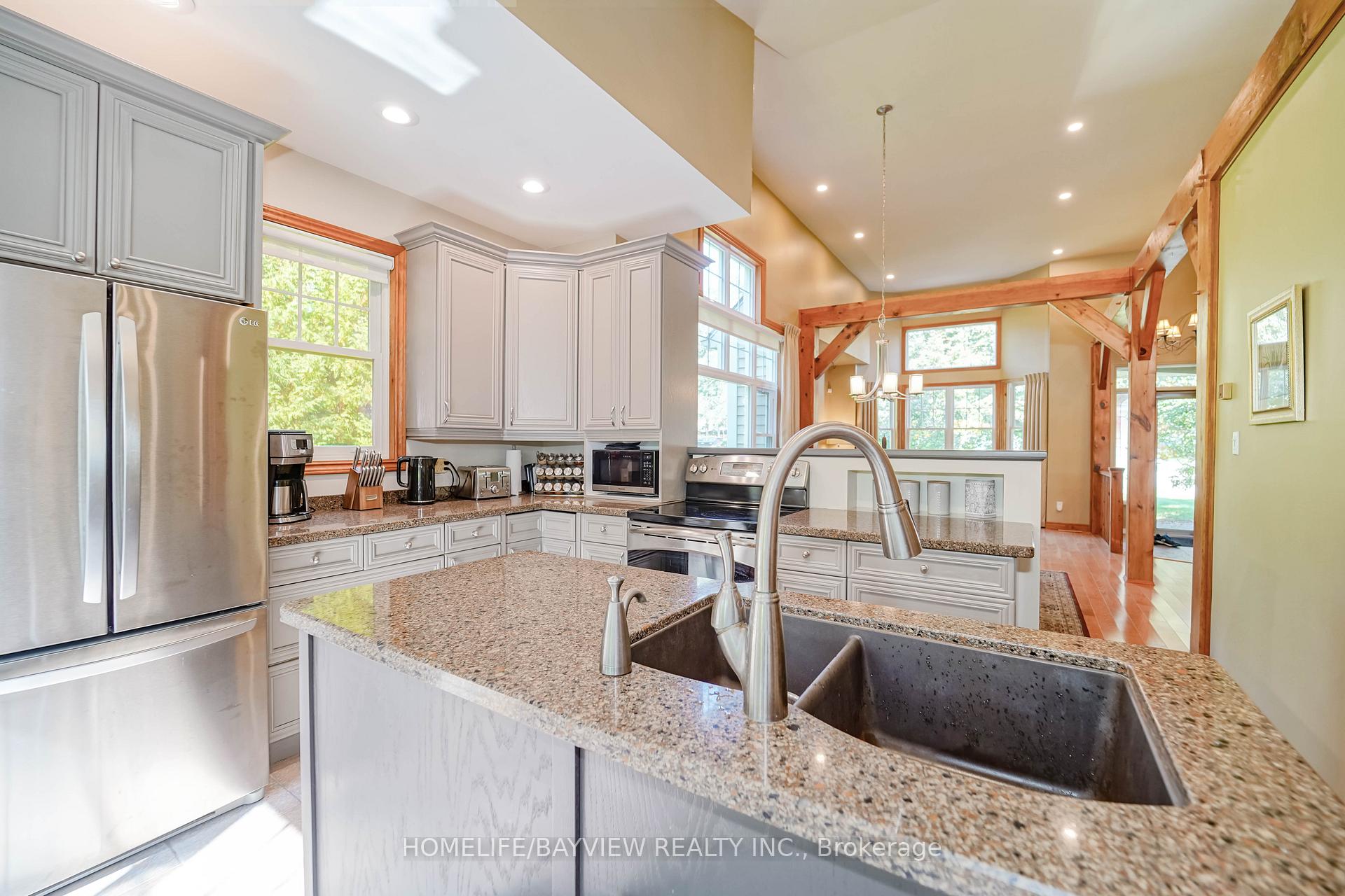 Photo 11 of 29 Alpine Way, Oro-Medonte, Horseshoe Valley — HOMEH