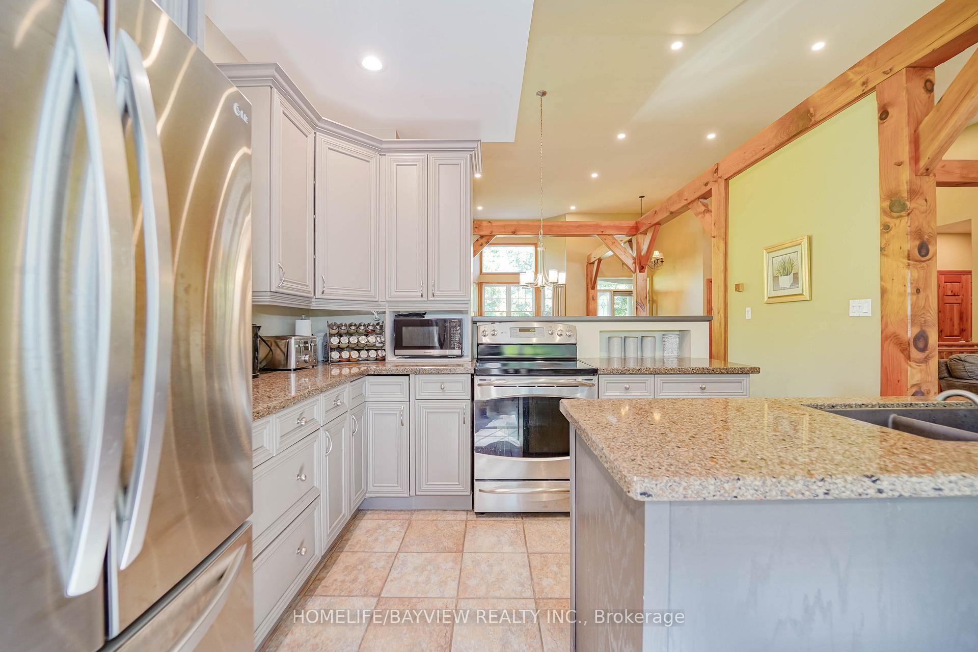 Photo 12 of 29 Alpine Way, Oro-Medonte, Horseshoe Valley — HOMEH