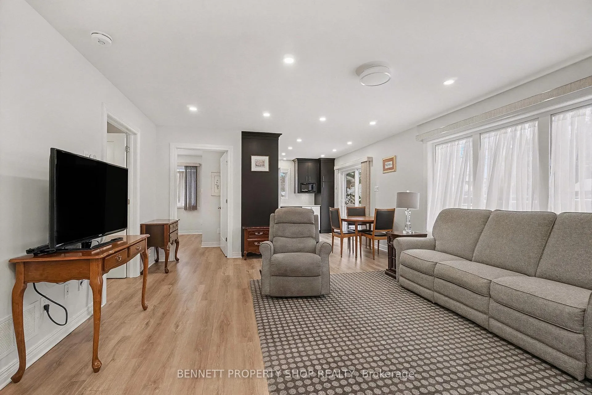 Photo 3 of Unit B, 833 Champlain Street, Ottawa, Chatelaine Village — HOMEH