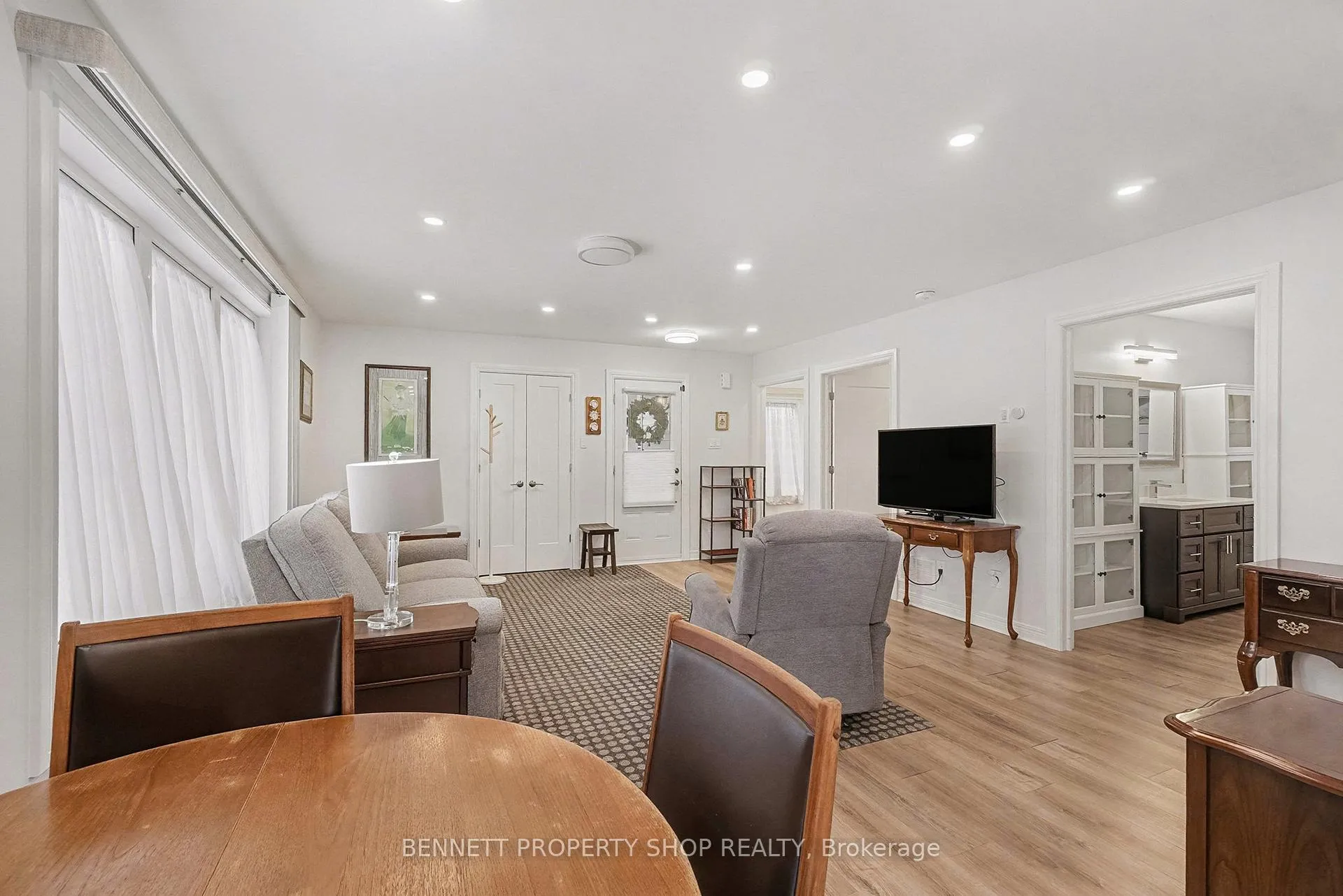 Photo 4 of Unit B, 833 Champlain Street, Ottawa, Chatelaine Village — HOMEH
