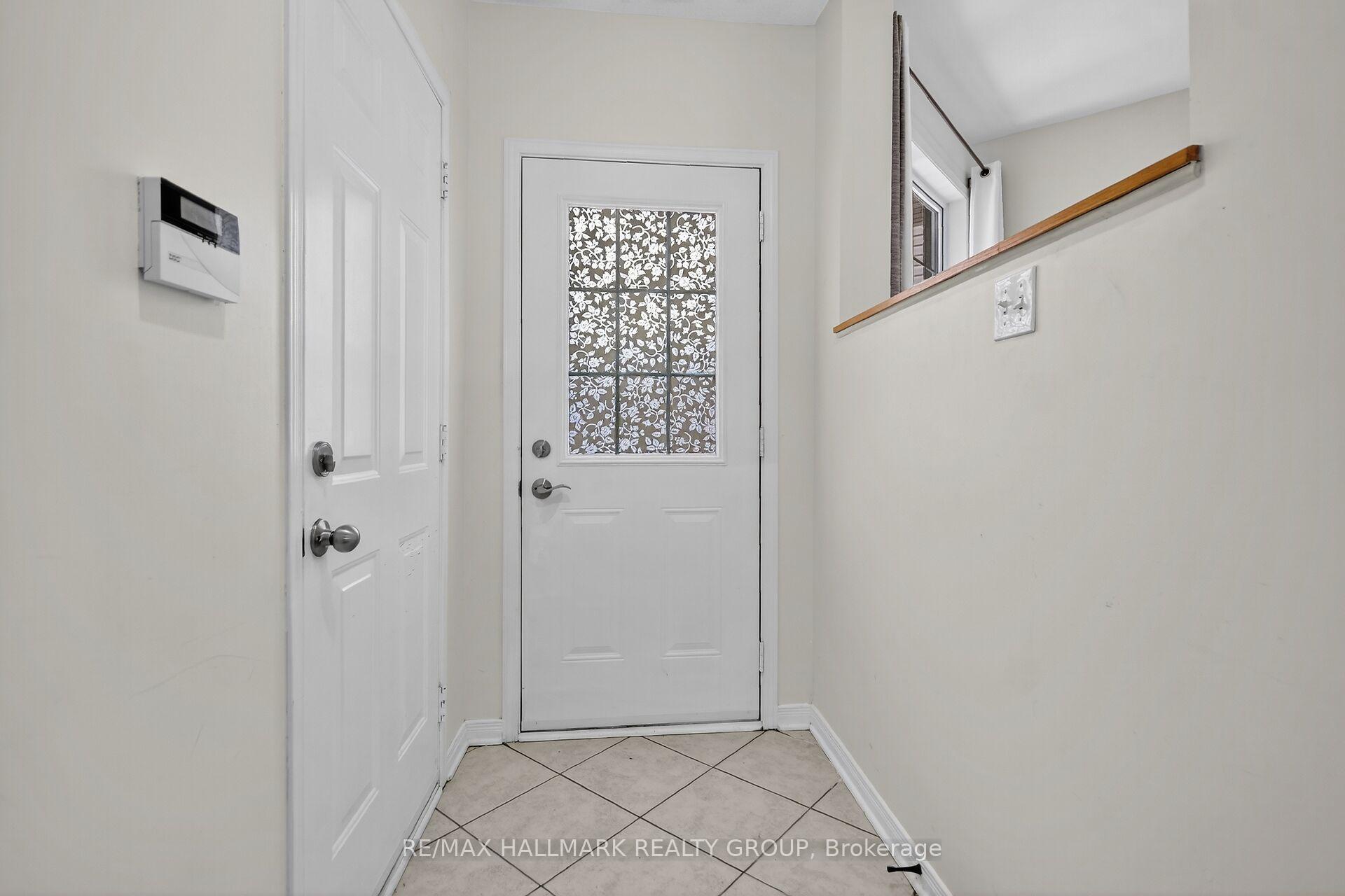 Photo 3 of 1505 Demeter Street, Ottawa, Fallingbrook/Gardenway South — HOMEH
