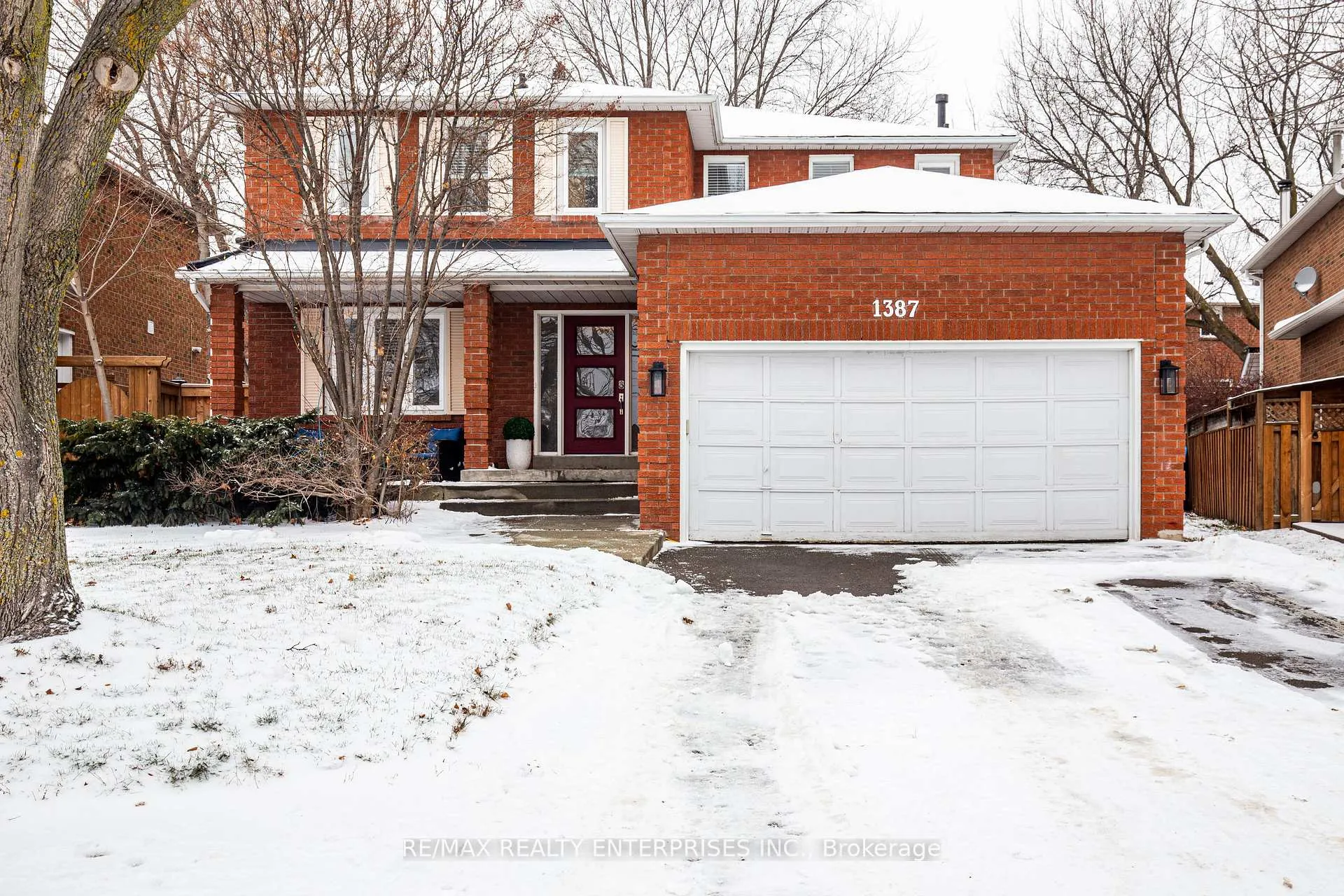 Photo 1 of 1387 Chedboro Crescent, Oakville, Clearview — HOMEH