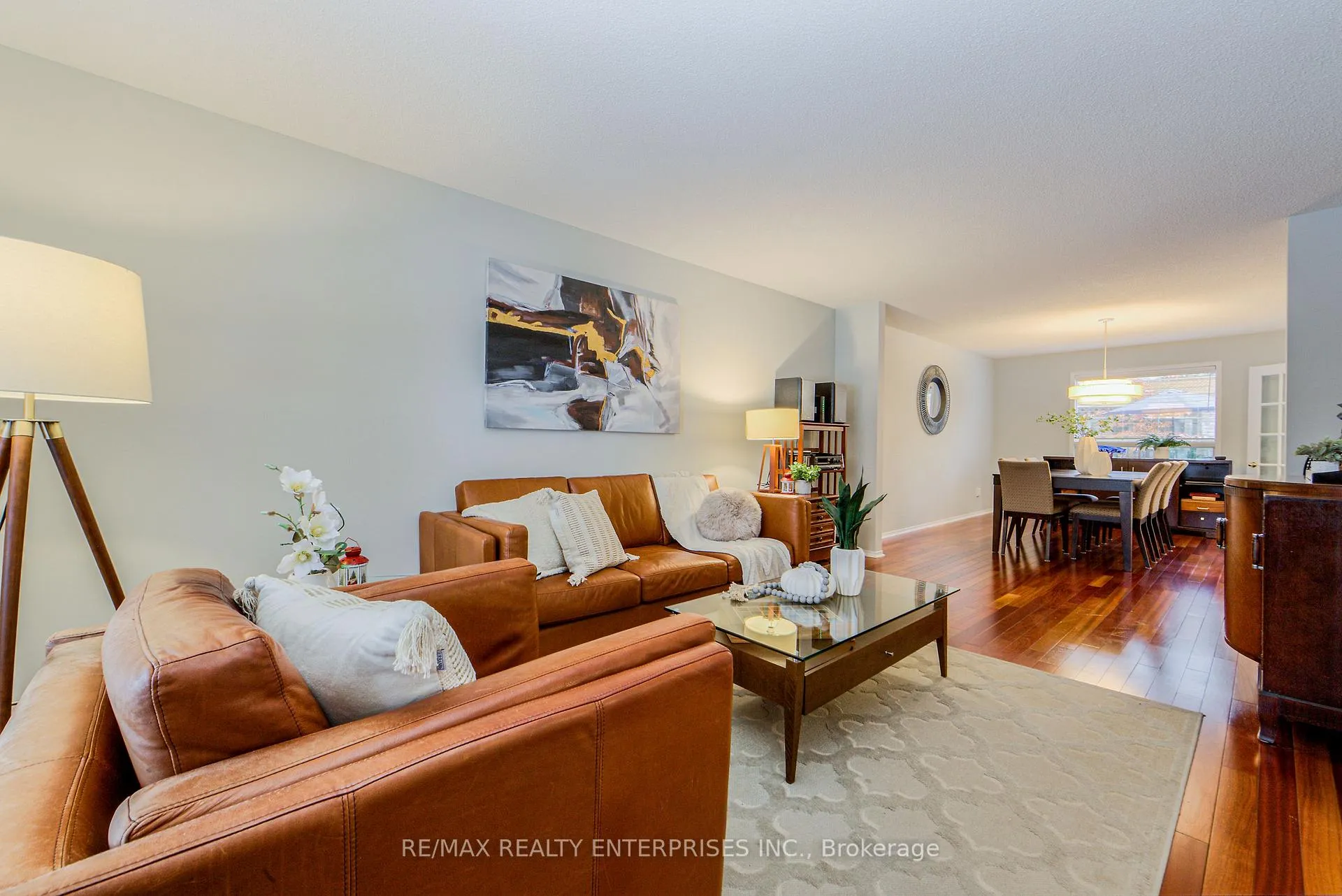 Photo 4 of 1387 Chedboro Crescent, Oakville, Clearview — HOMEH