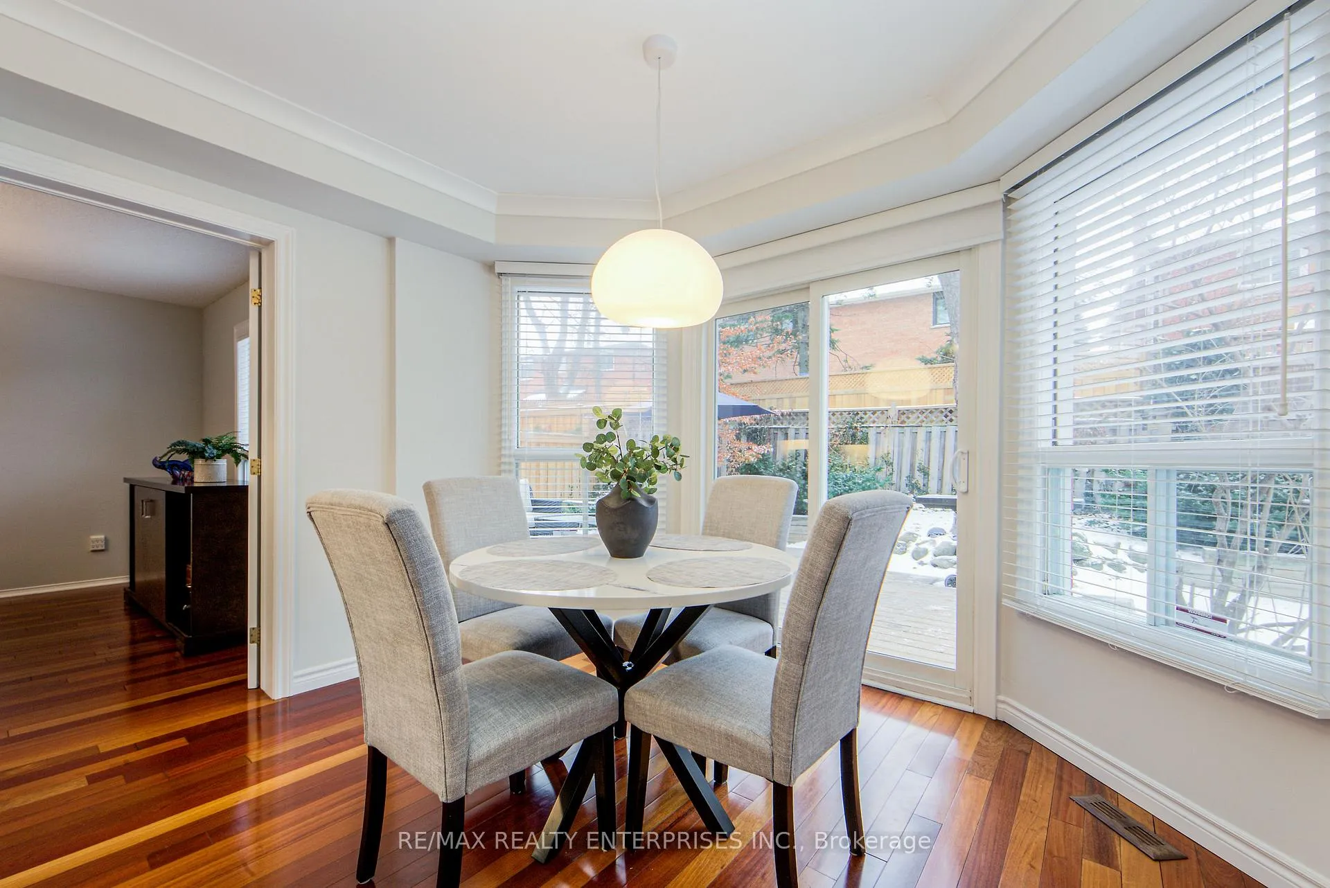 Photo 8 of 1387 Chedboro Crescent, Oakville, Clearview — HOMEH