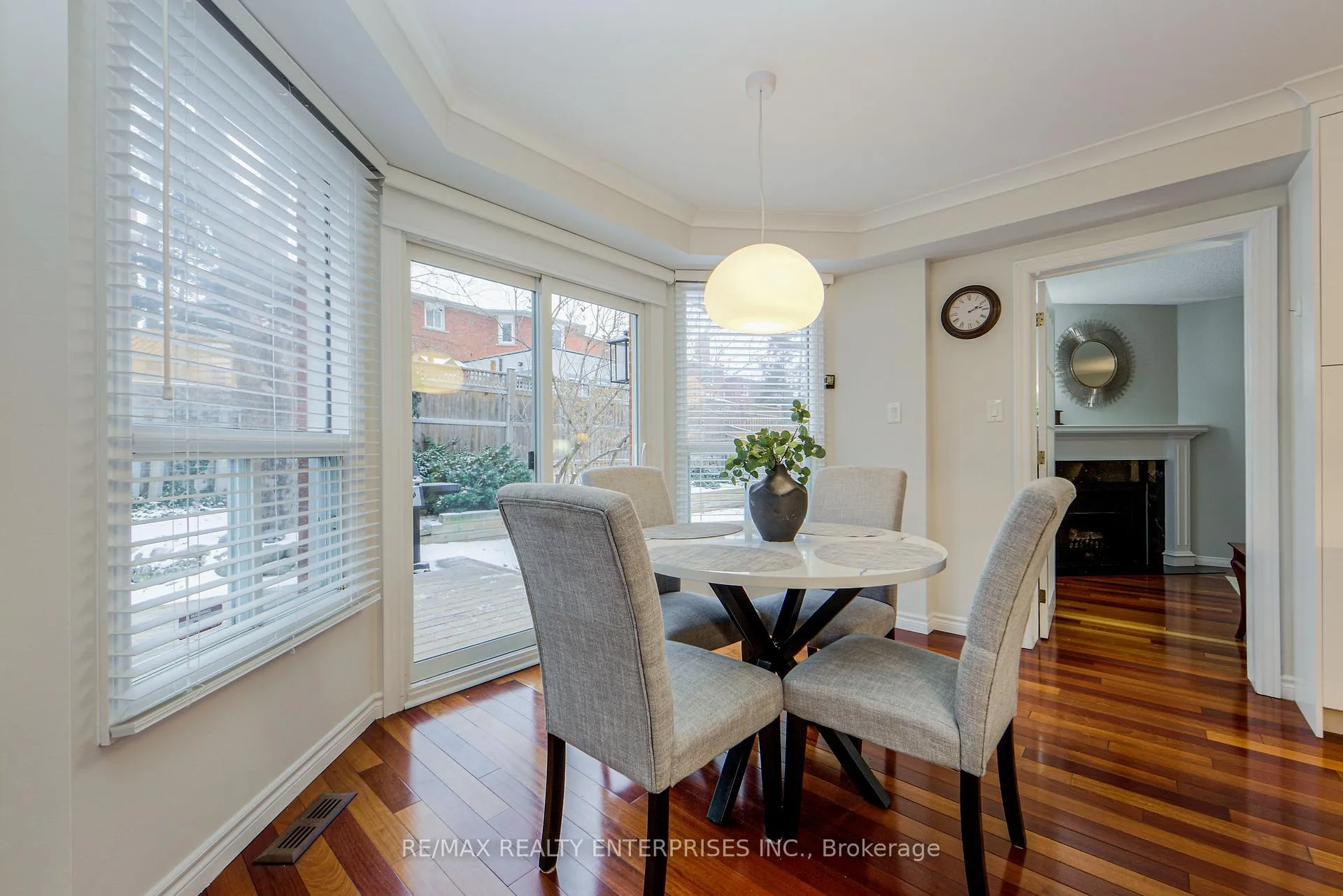 Photo 9 of 1387 Chedboro Crescent, Oakville, Clearview — HOMEH