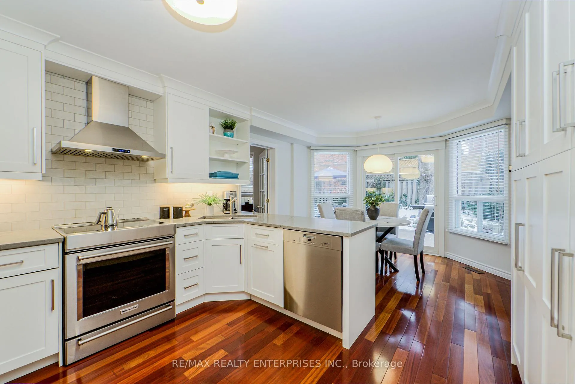 Photo 10 of 1387 Chedboro Crescent, Oakville, Clearview — HOMEH