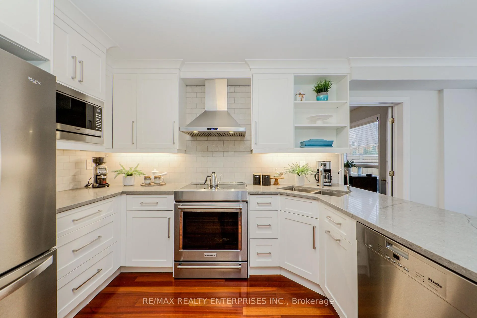 Photo 11 of 1387 Chedboro Crescent, Oakville, Clearview — HOMEH