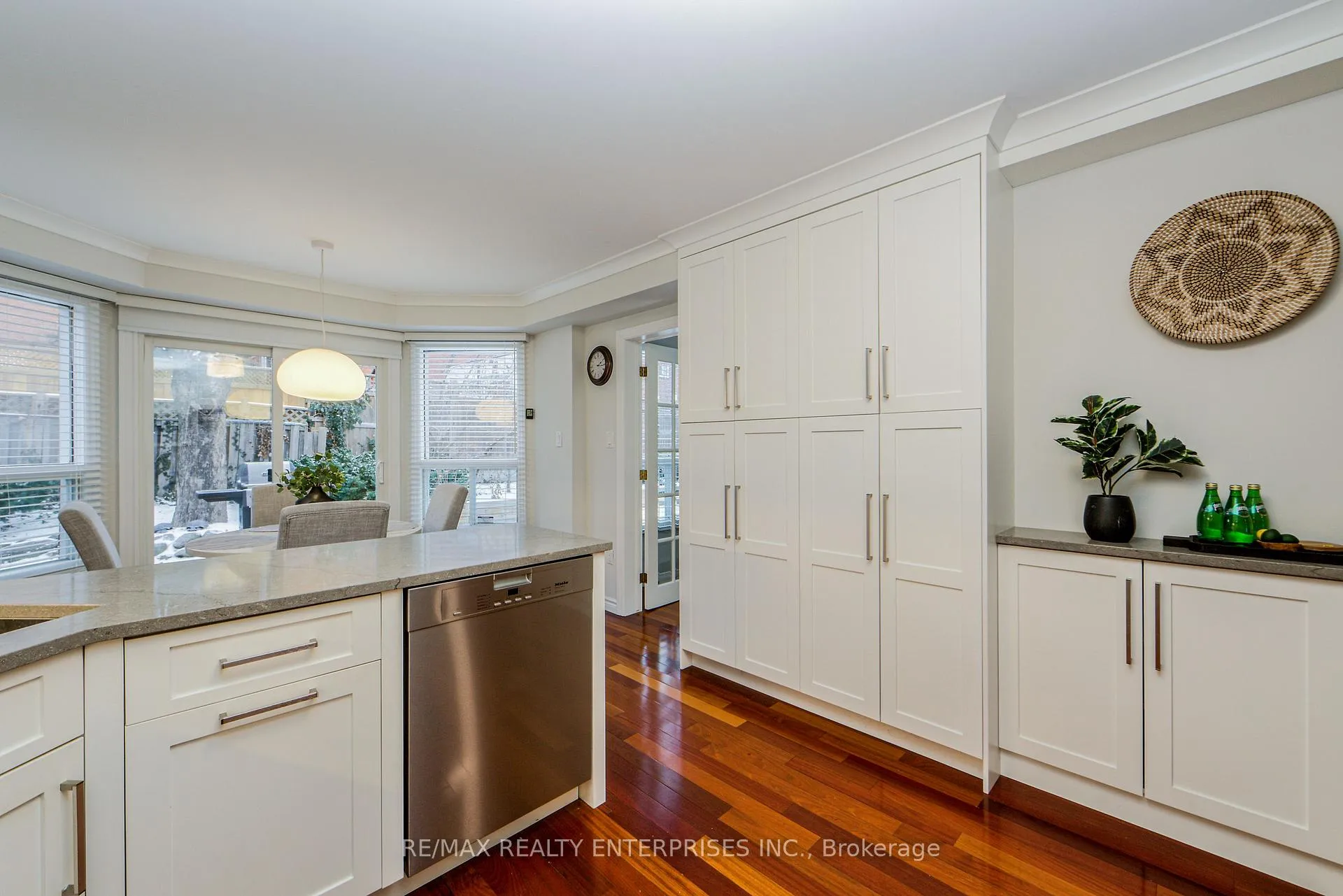 Photo 13 of 1387 Chedboro Crescent, Oakville, Clearview — HOMEH
