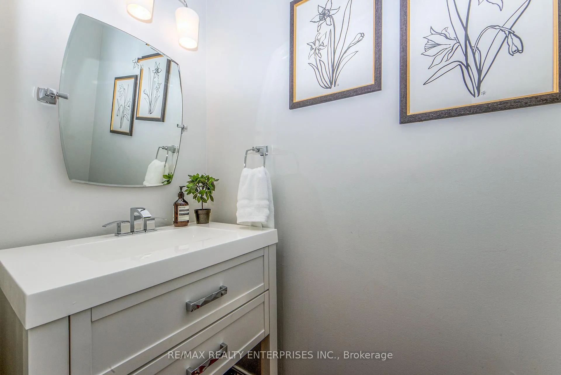 Photo 16 of 1387 Chedboro Crescent, Oakville, Clearview — HOMEH