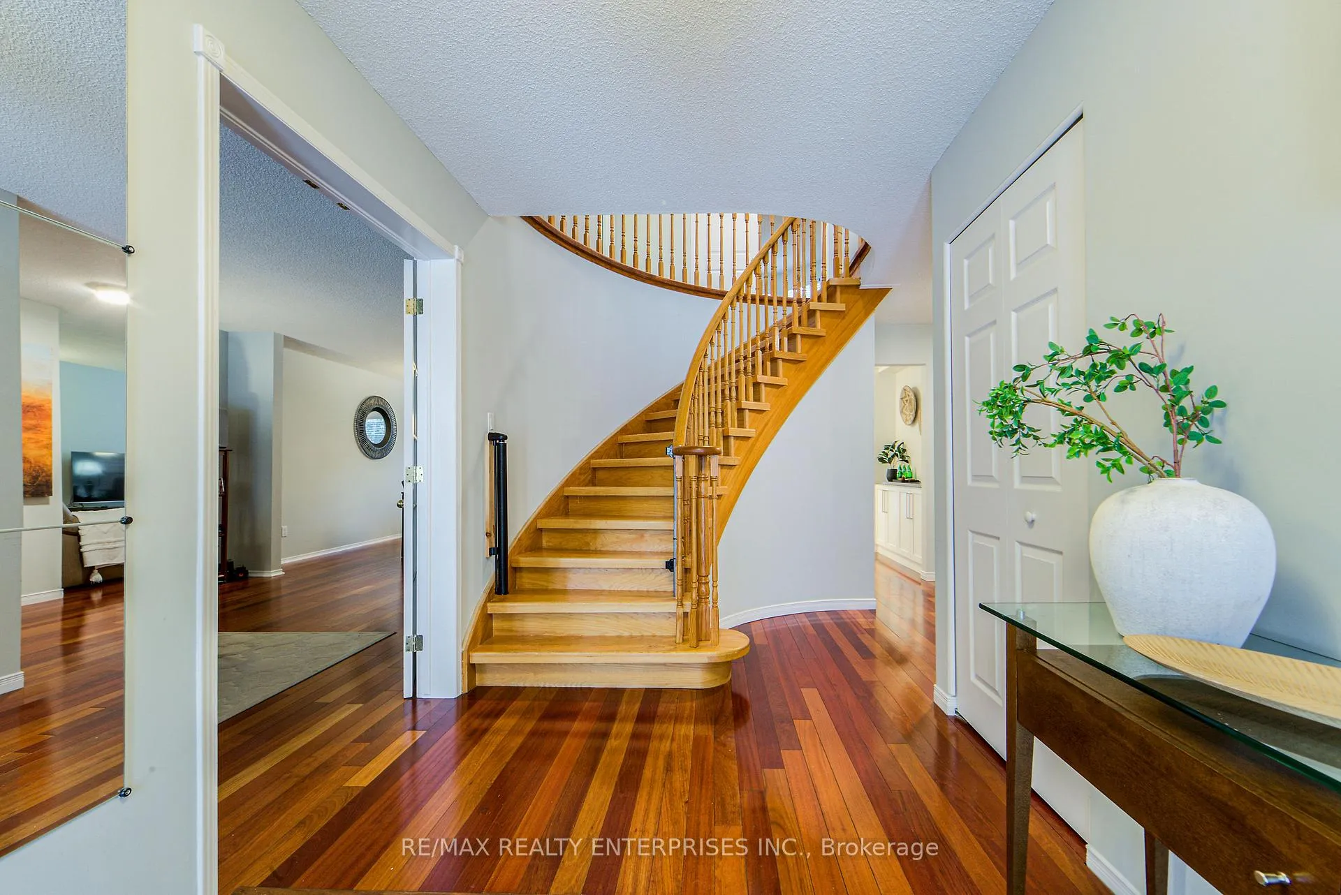 Photo 17 of 1387 Chedboro Crescent, Oakville, Clearview — HOMEH