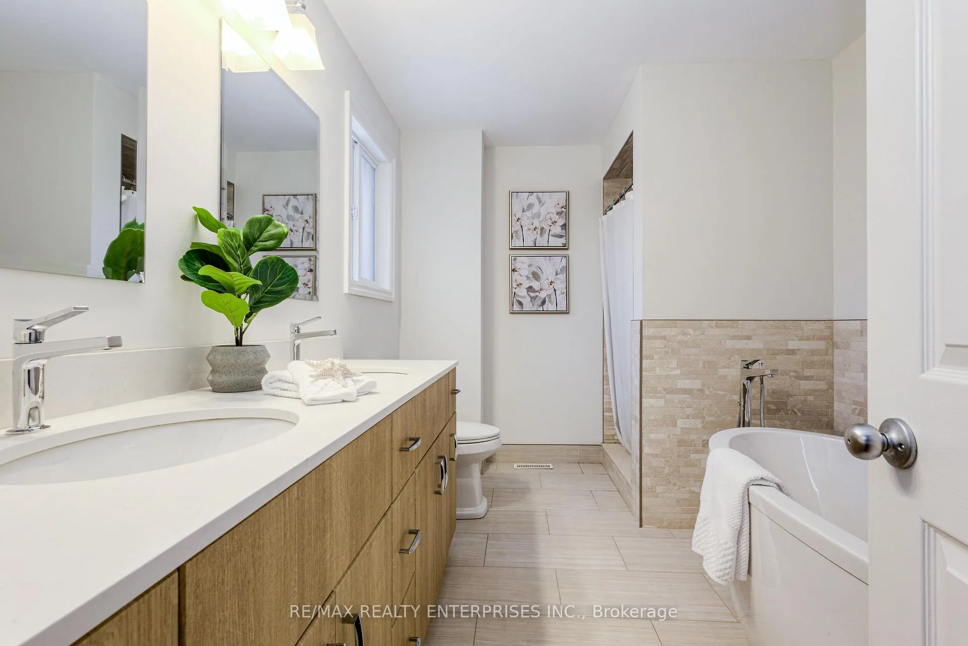 Photo 20 of 1387 Chedboro Crescent, Oakville, Clearview — HOMEH