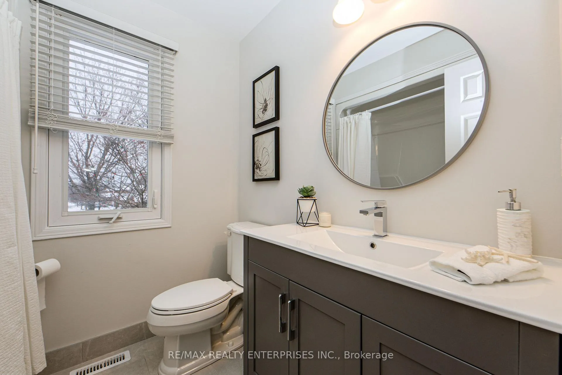 Photo 25 of 1387 Chedboro Crescent, Oakville, Clearview — HOMEH