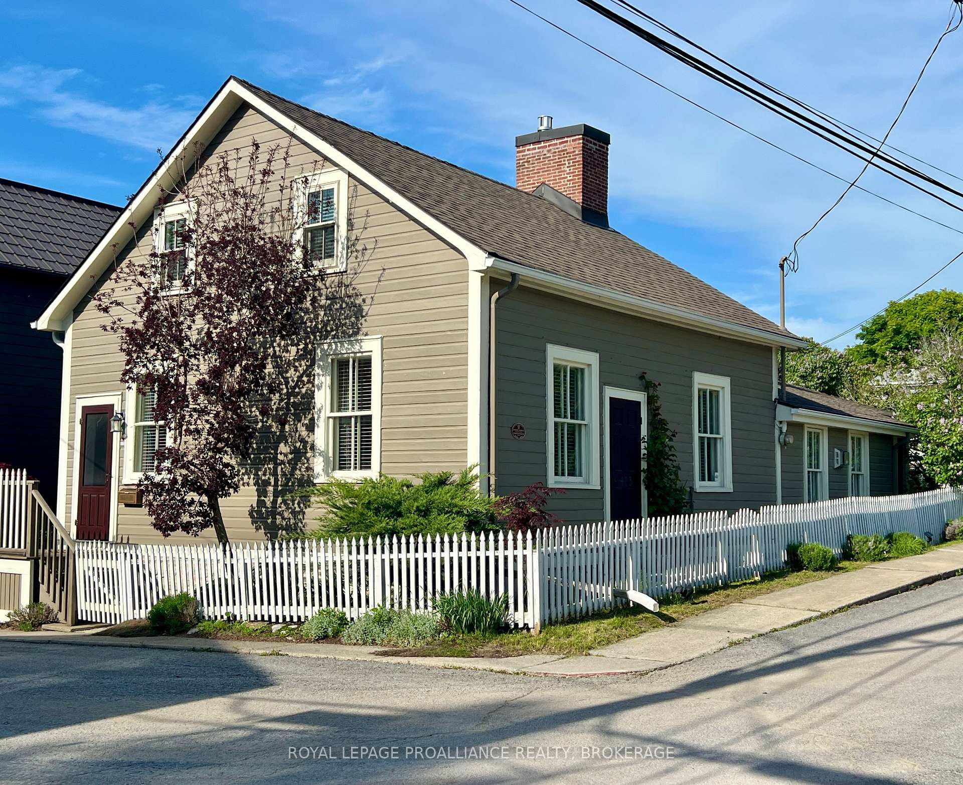 Photo 1 of 413 Regent Street, Kingston, Kingston East (Incl Barret Crt) — HOMEH