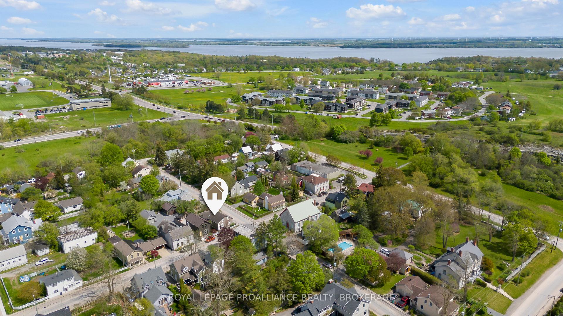 Photo 2 of 413 Regent Street, Kingston, Kingston East (Incl Barret Crt) — HOMEH
