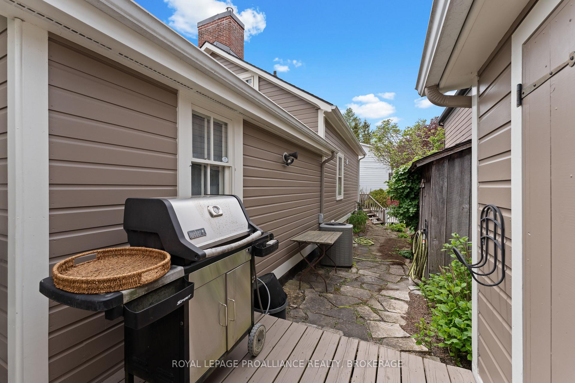 Photo 37 of 413 Regent Street, Kingston, Kingston East (Incl Barret Crt) — HOMEH