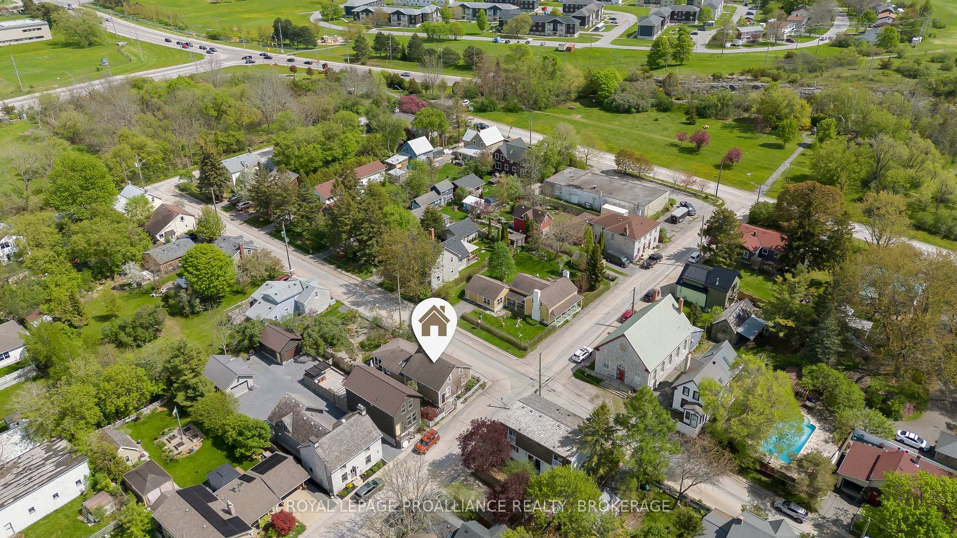 Photo 43 of 413 Regent Street, Kingston, Kingston East (Incl Barret Crt) — HOMEH