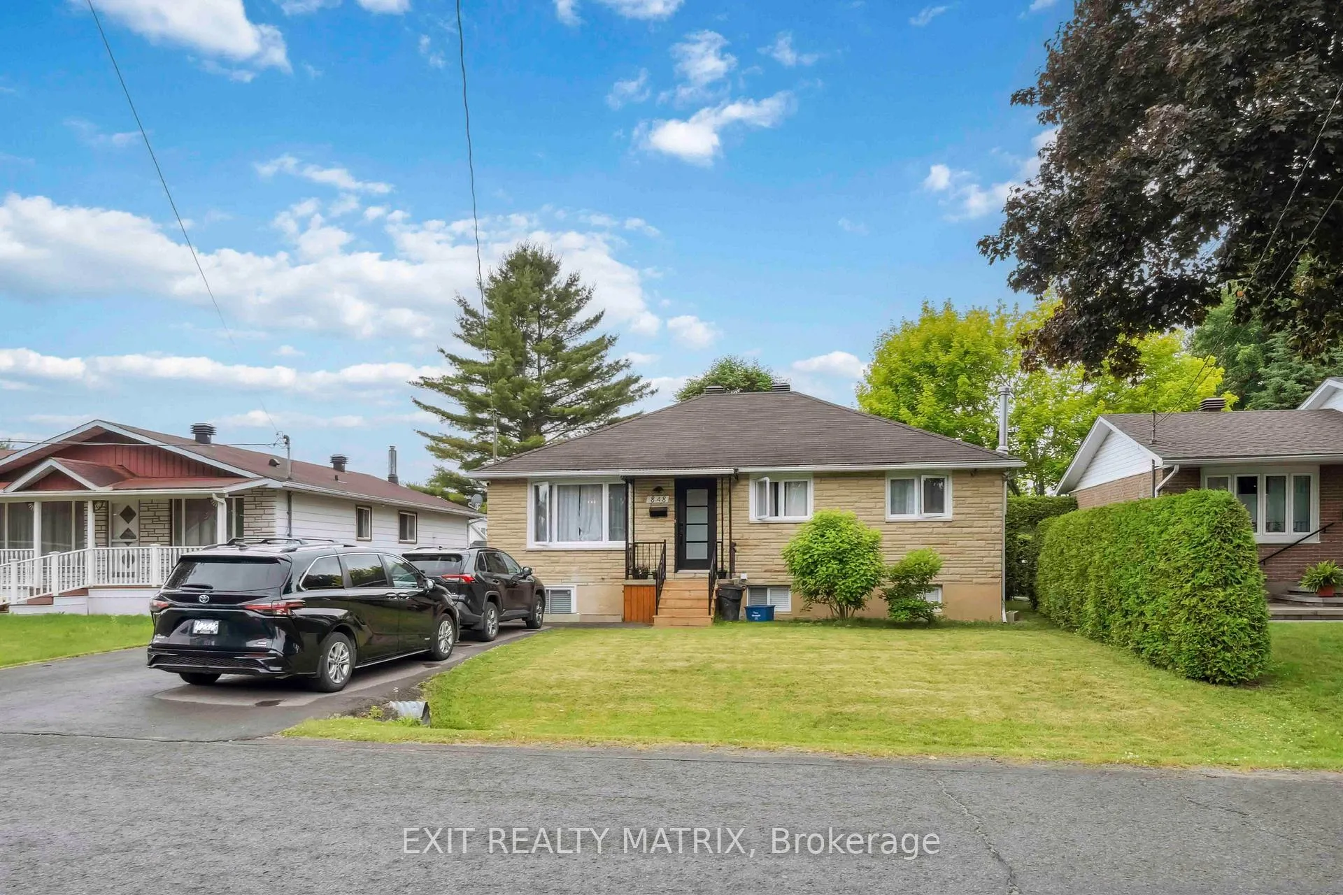 Front of Unit B, 848 Willow Avenue