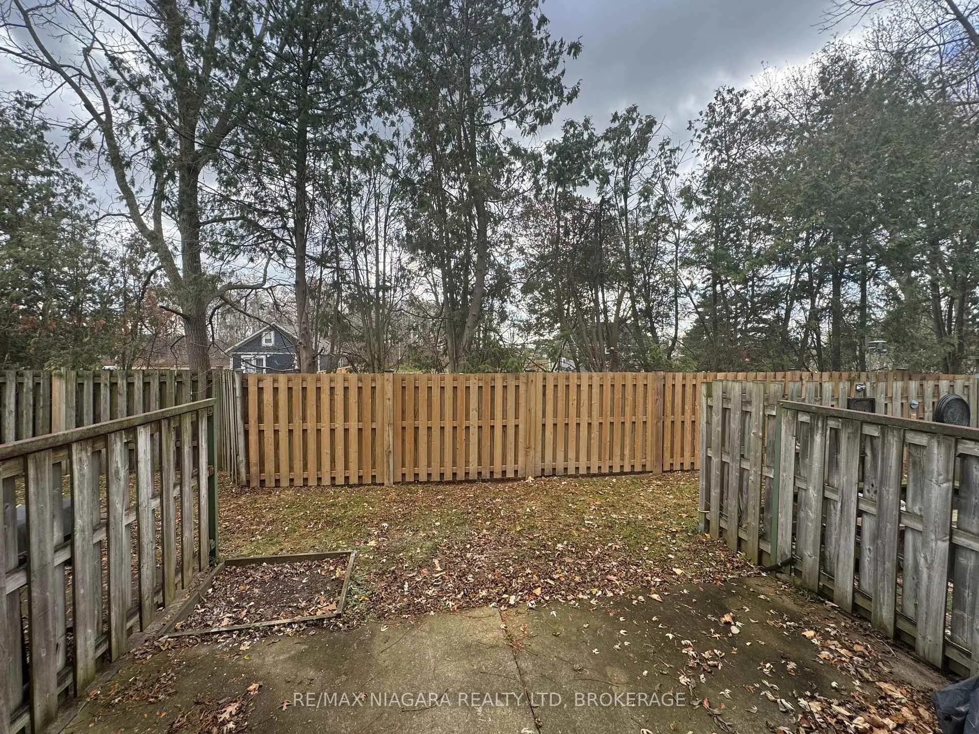 Photo 7 of Unit 8, 5852 Frontenac Street, Niagara Falls, Arad/Fallsview — HOMEH