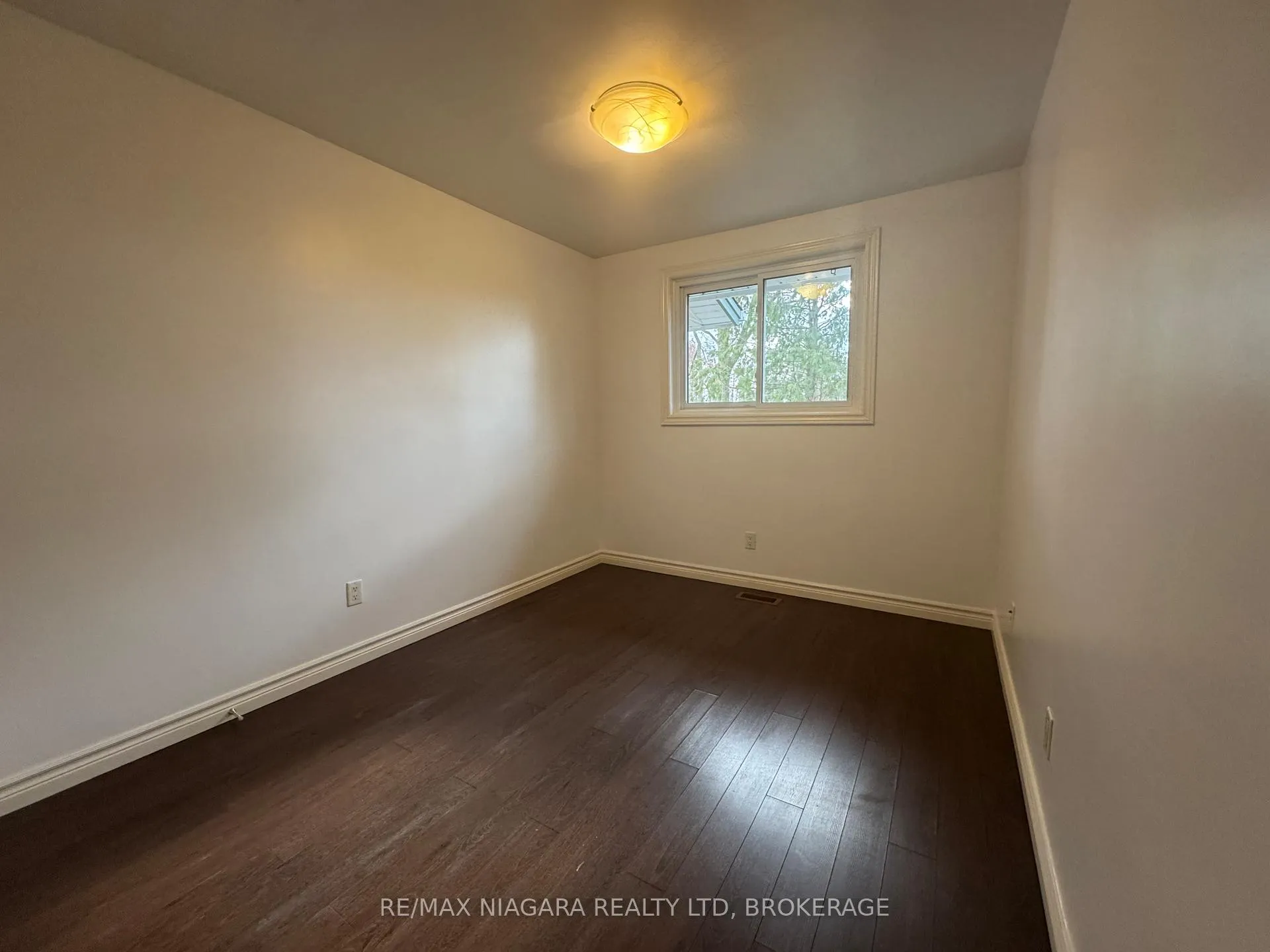 Photo 8 of Unit 8, 5852 Frontenac Street, Niagara Falls, Arad/Fallsview — HOMEH