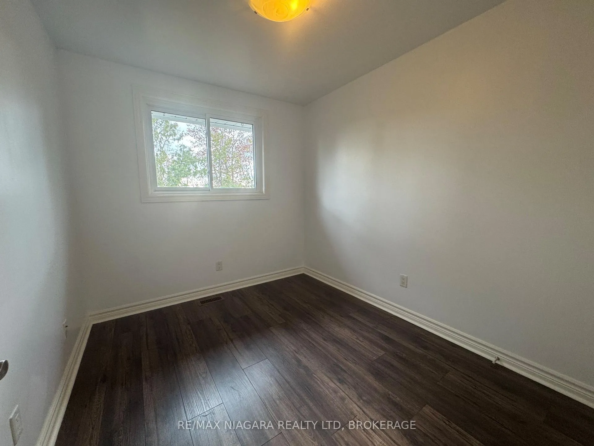 Photo 10 of Unit 8, 5852 Frontenac Street, Niagara Falls, Arad/Fallsview — HOMEH