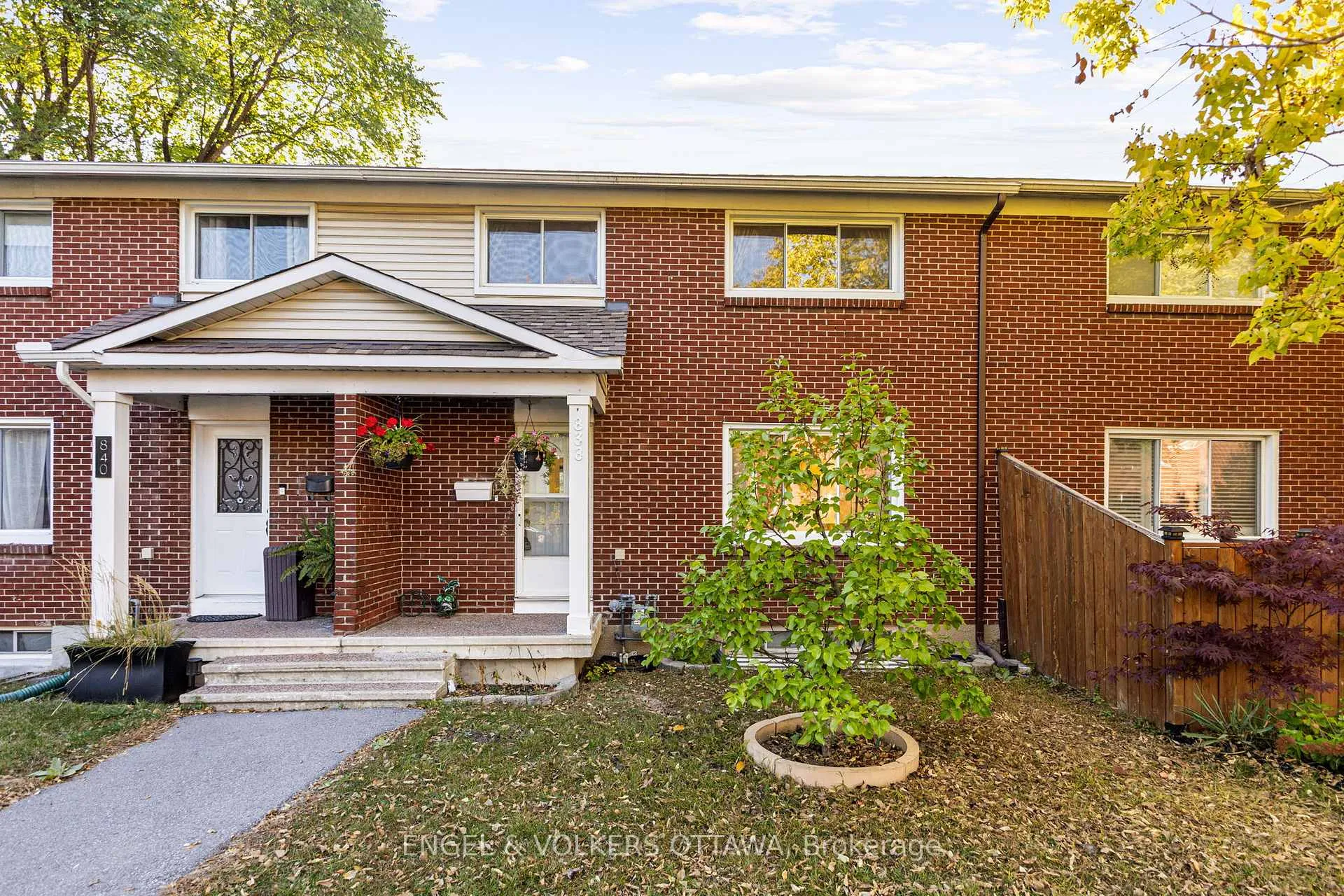Front of 838 Borthwick Avenue