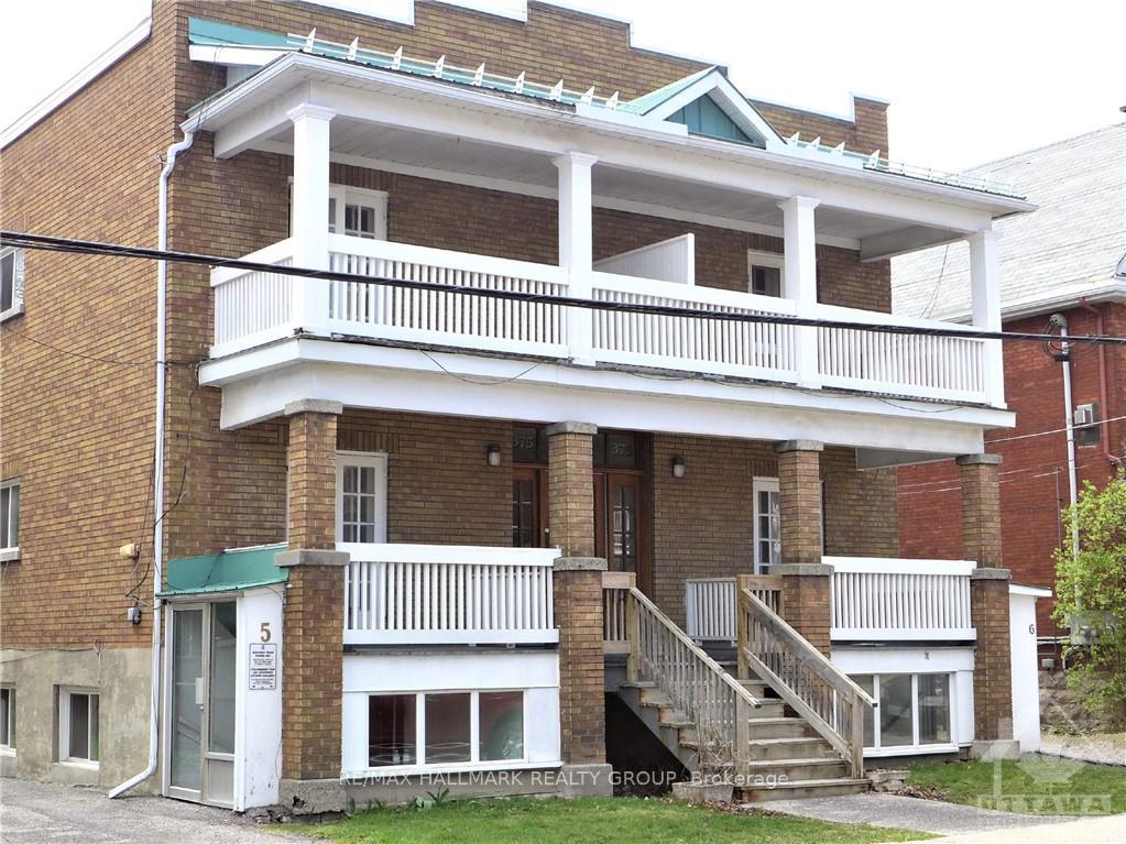 Front of Unit 3, 375 Mackay Street