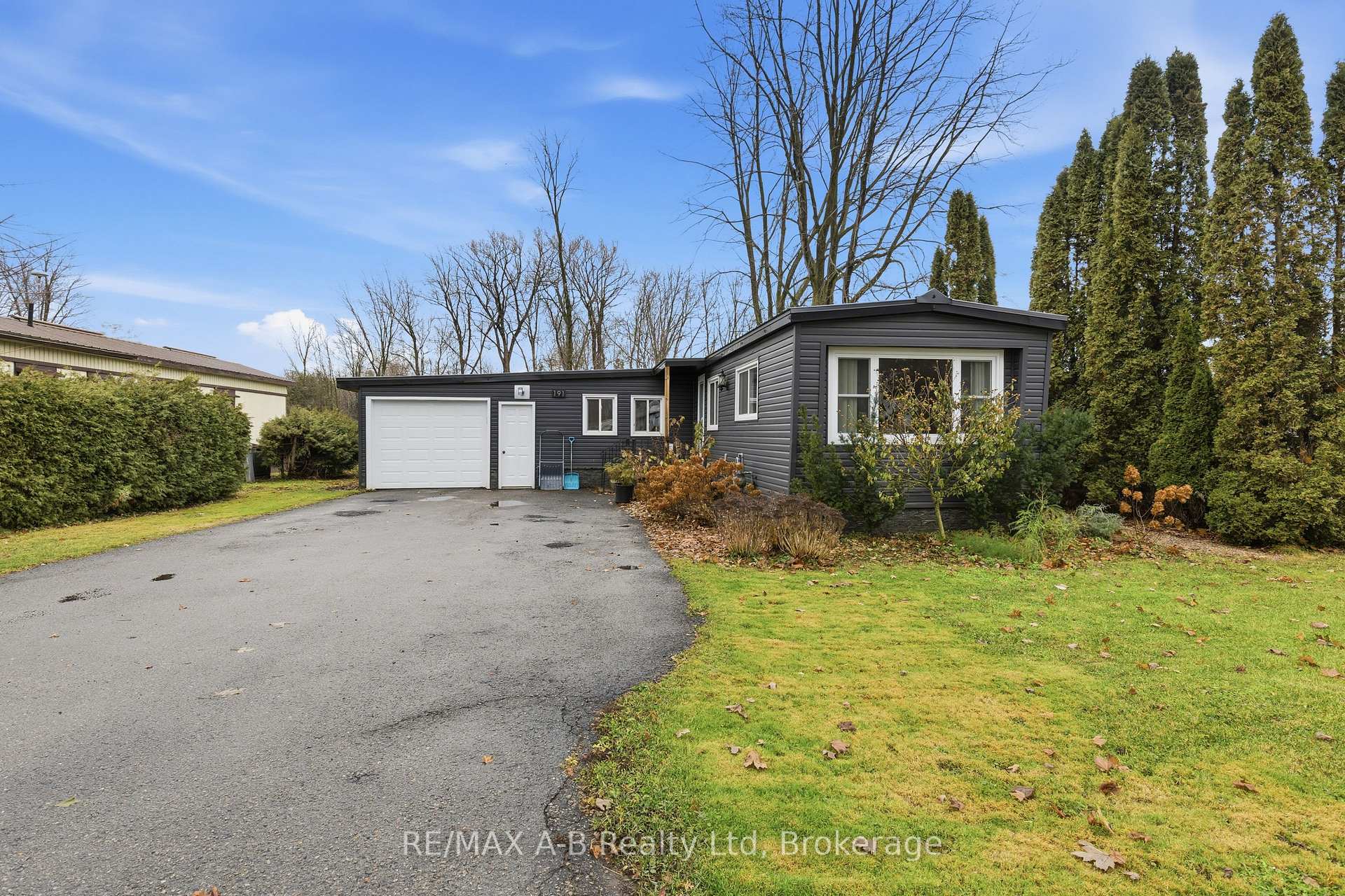 Photo 3 of 191 Cedar Road, Perth East, Crystal Lake — HOMEH