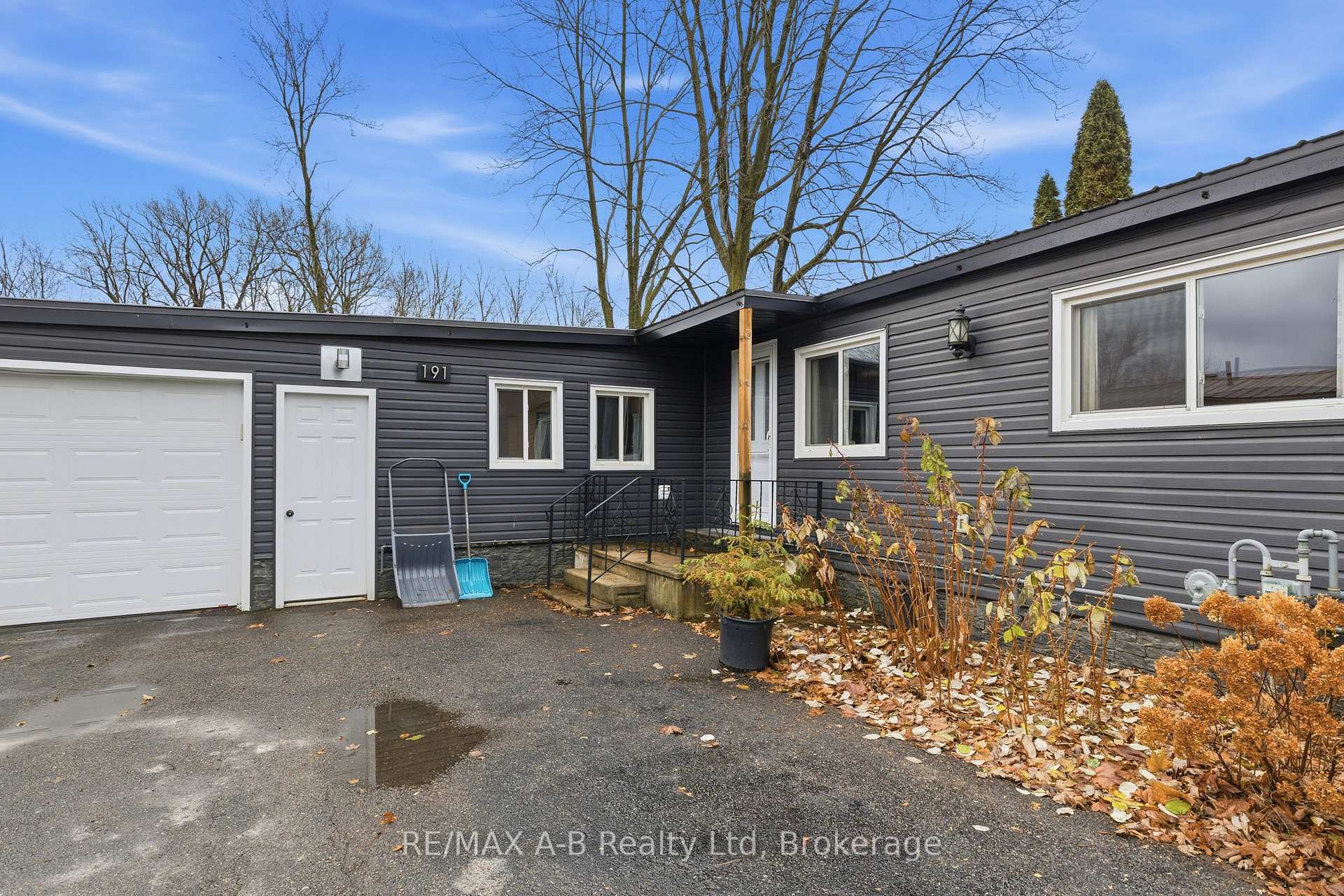 Photo 5 of 191 Cedar Road, Perth East, Crystal Lake — HOMEH