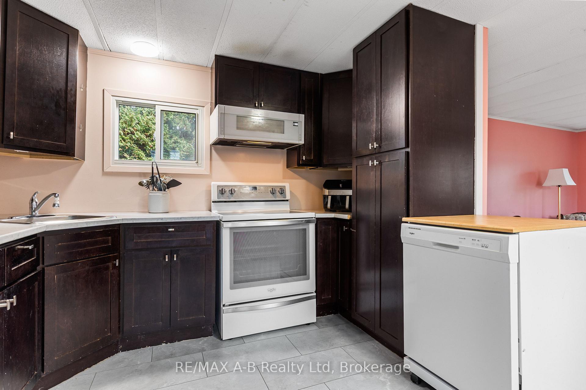 Photo 8 of 191 Cedar Road, Perth East, Crystal Lake — HOMEH