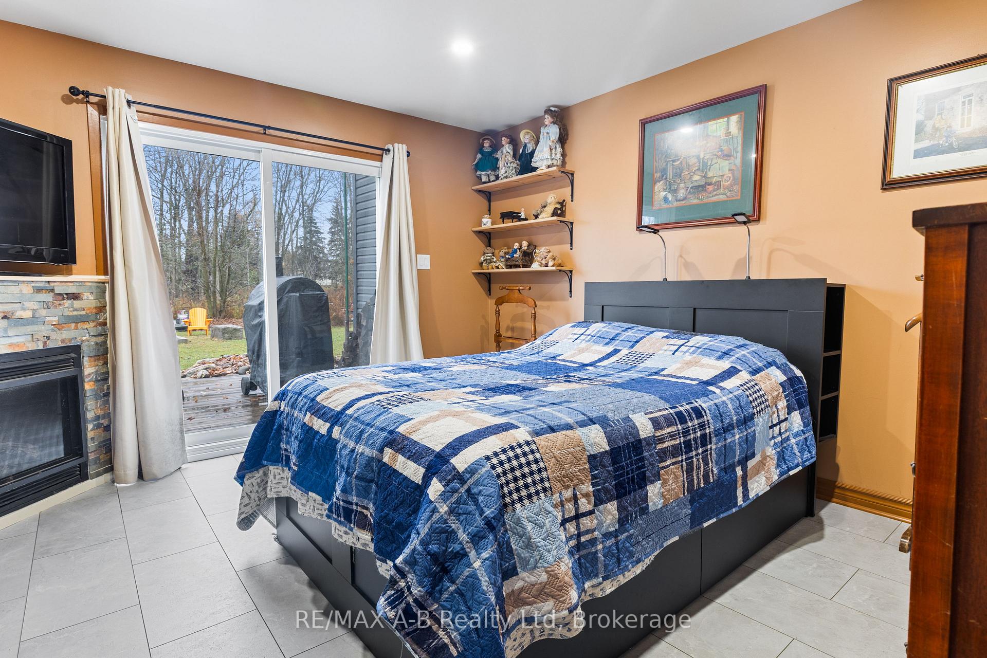 Photo 18 of 191 Cedar Road, Perth East, Crystal Lake — HOMEH