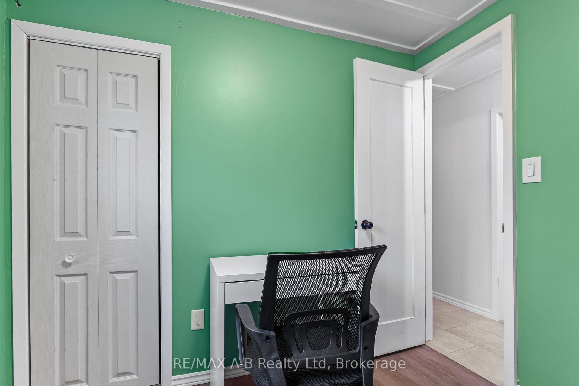 Photo 23 of 191 Cedar Road, Perth East, Crystal Lake — HOMEH