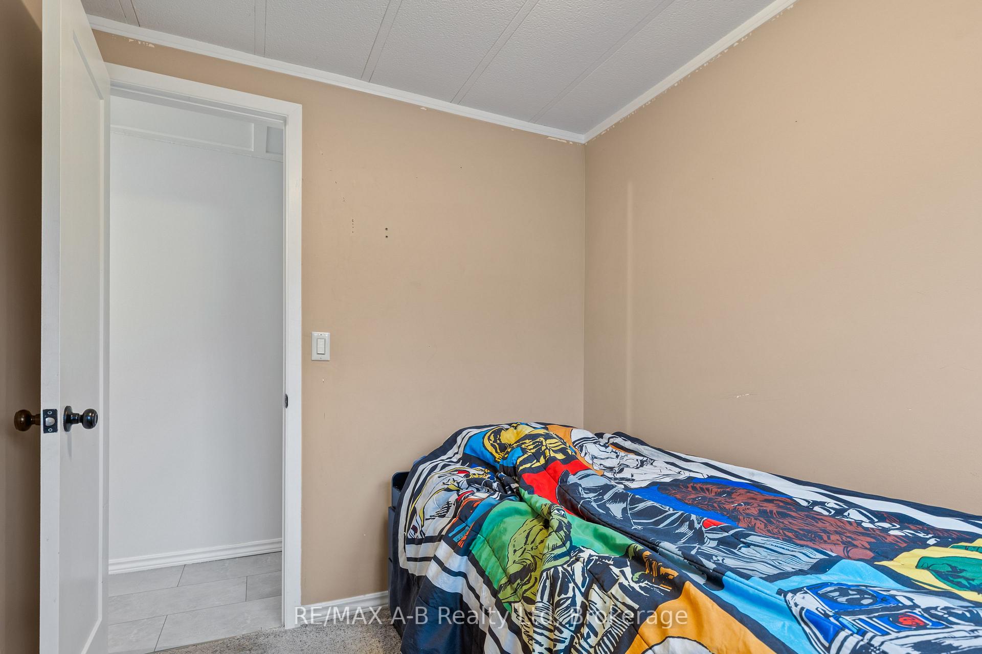 Photo 25 of 191 Cedar Road, Perth East, Crystal Lake — HOMEH