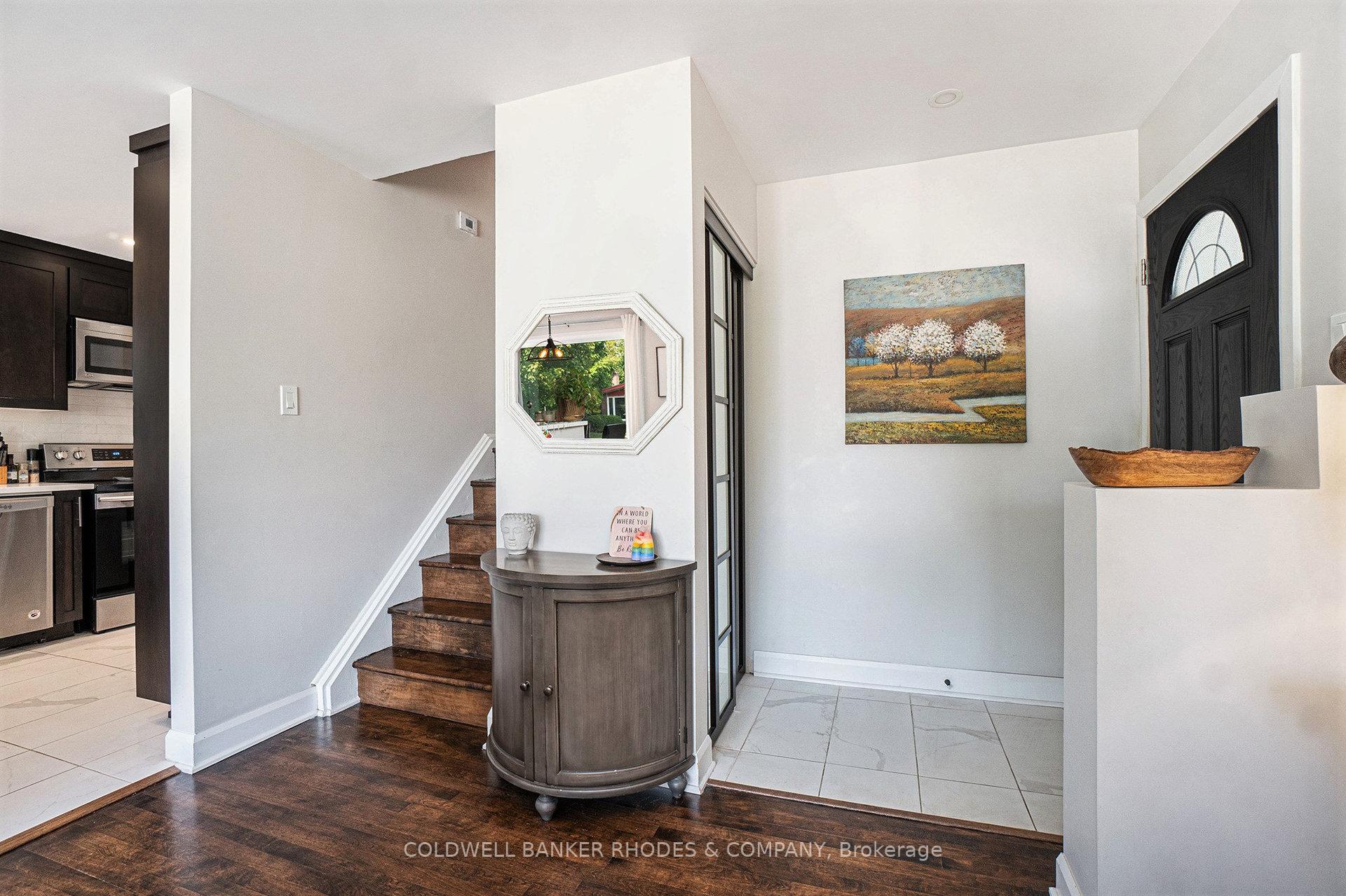 Photo 3 of 2722 Stone Crescent, Ottawa, Redwood Park — HOMEH