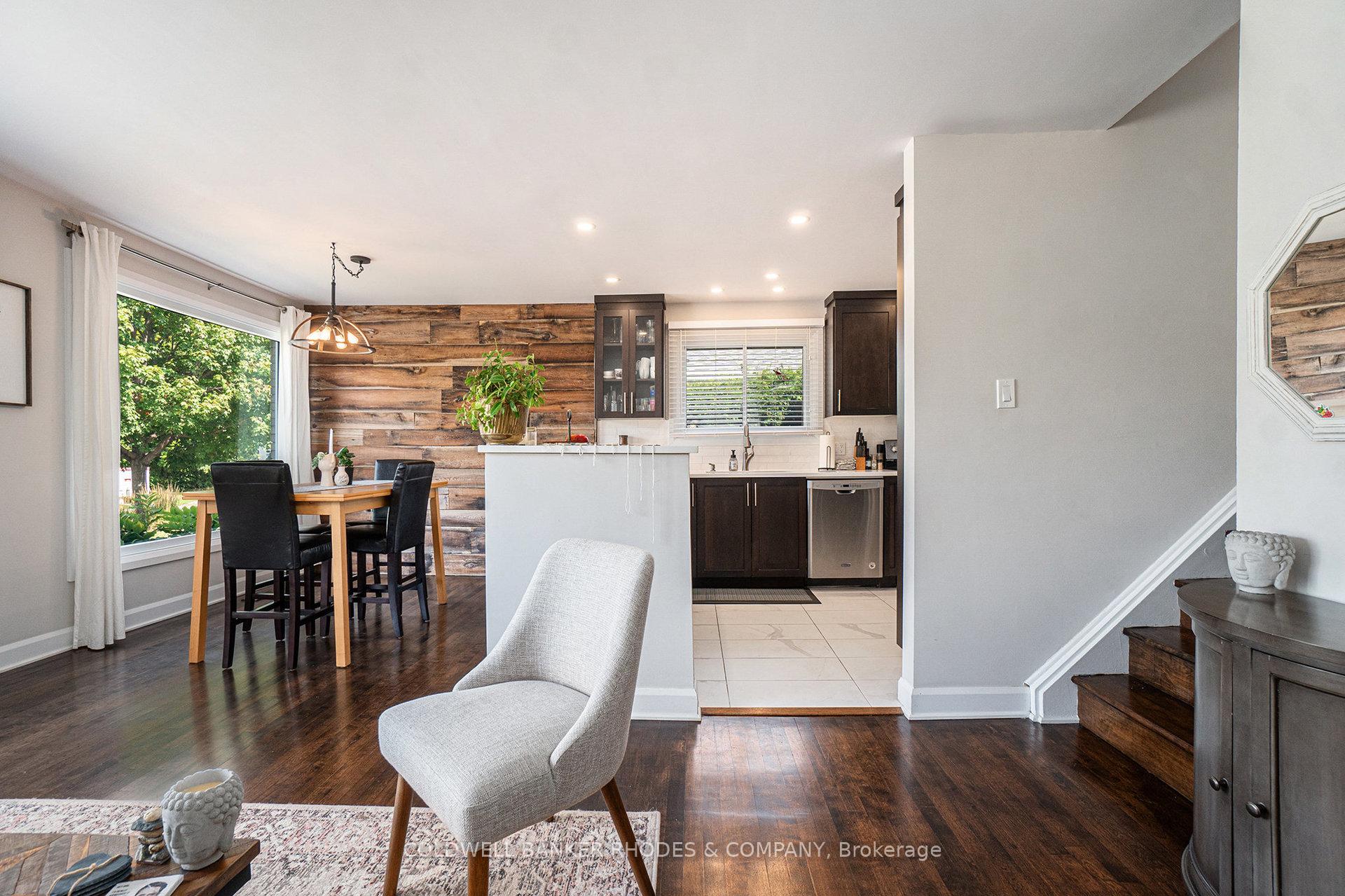 Photo 9 of 2722 Stone Crescent, Ottawa, Redwood Park — HOMEH