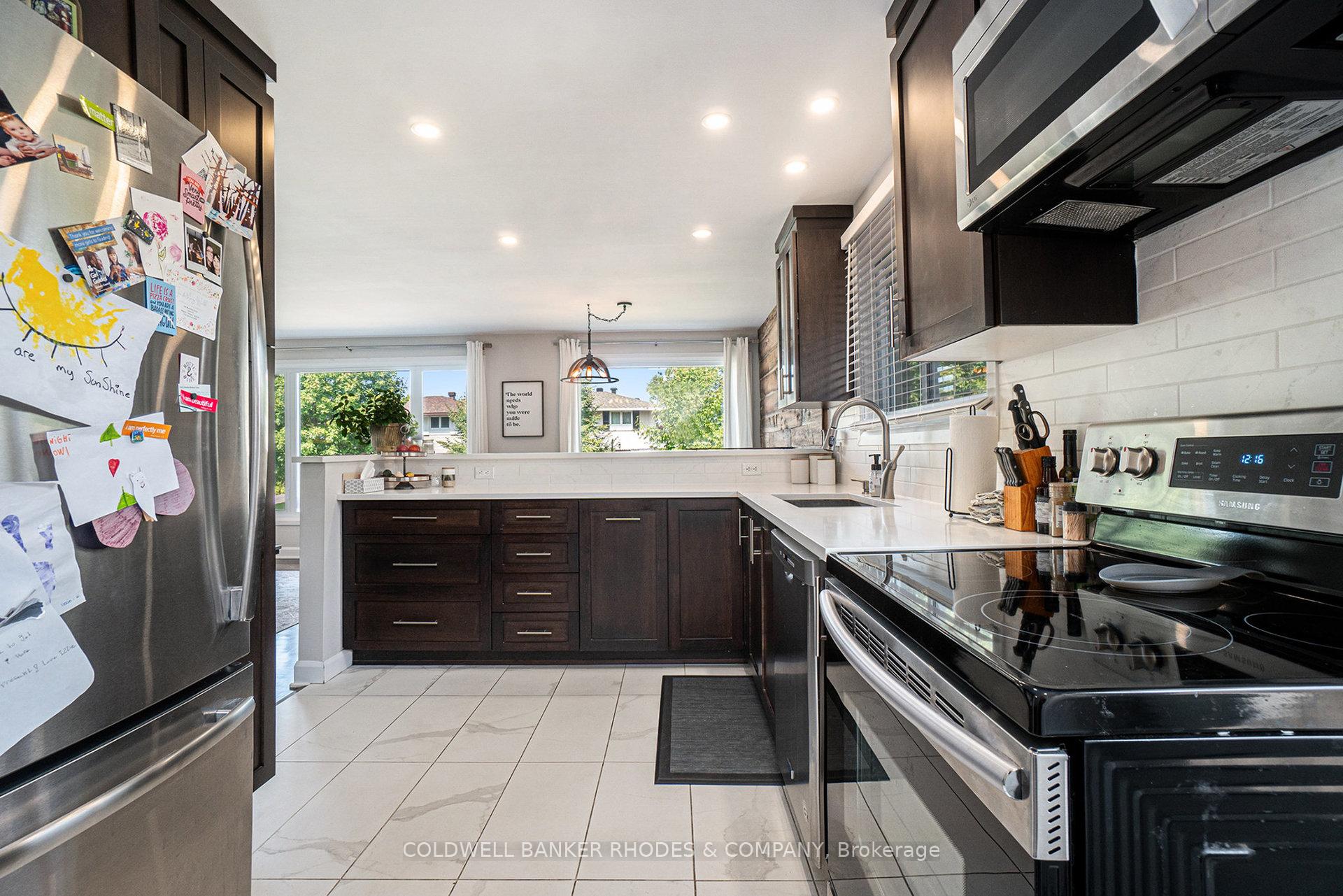 Photo 12 of 2722 Stone Crescent, Ottawa, Redwood Park — HOMEH