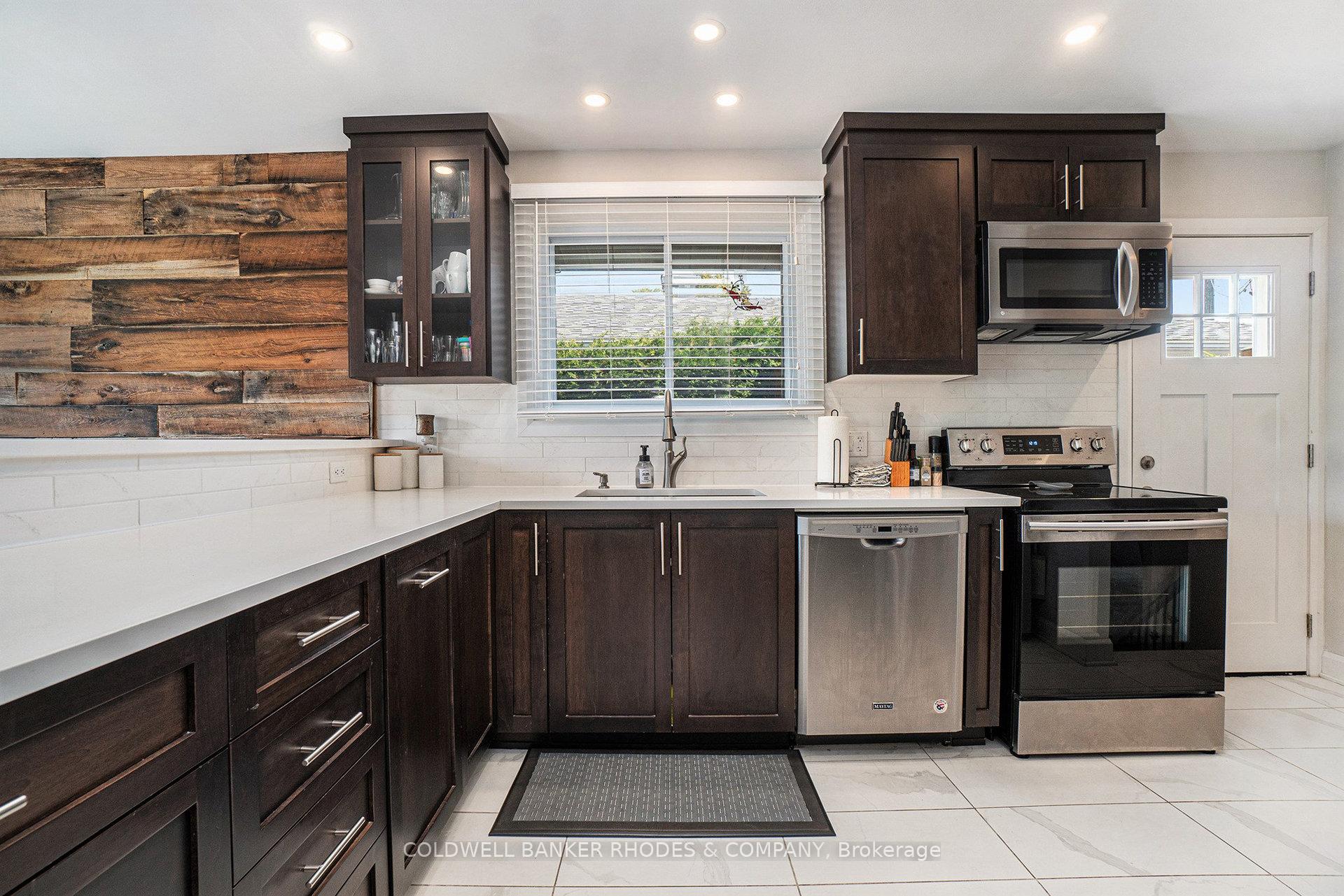 Photo 13 of 2722 Stone Crescent, Ottawa, Redwood Park — HOMEH
