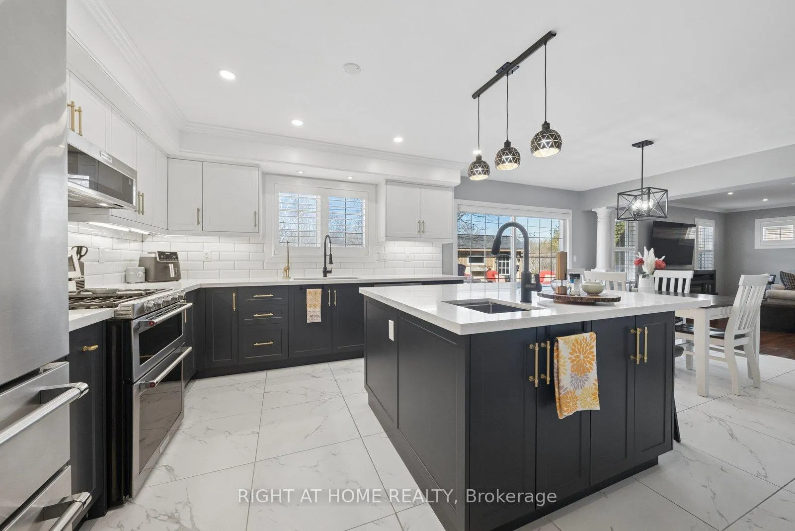 Photo 3 of 68 Jennings Drive, Clarington, Bowmanville — HOMEH