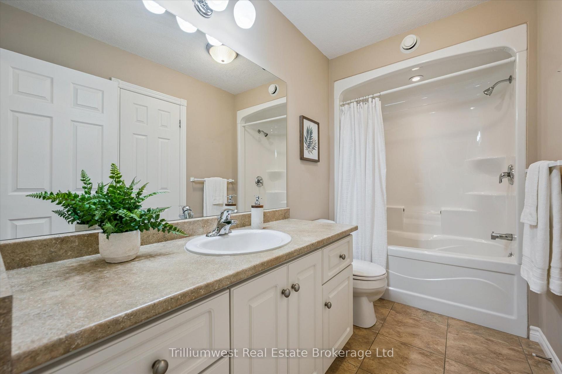 Photo 16 of 410 Catherine Street, North Huron, Wingham — HOMEH
