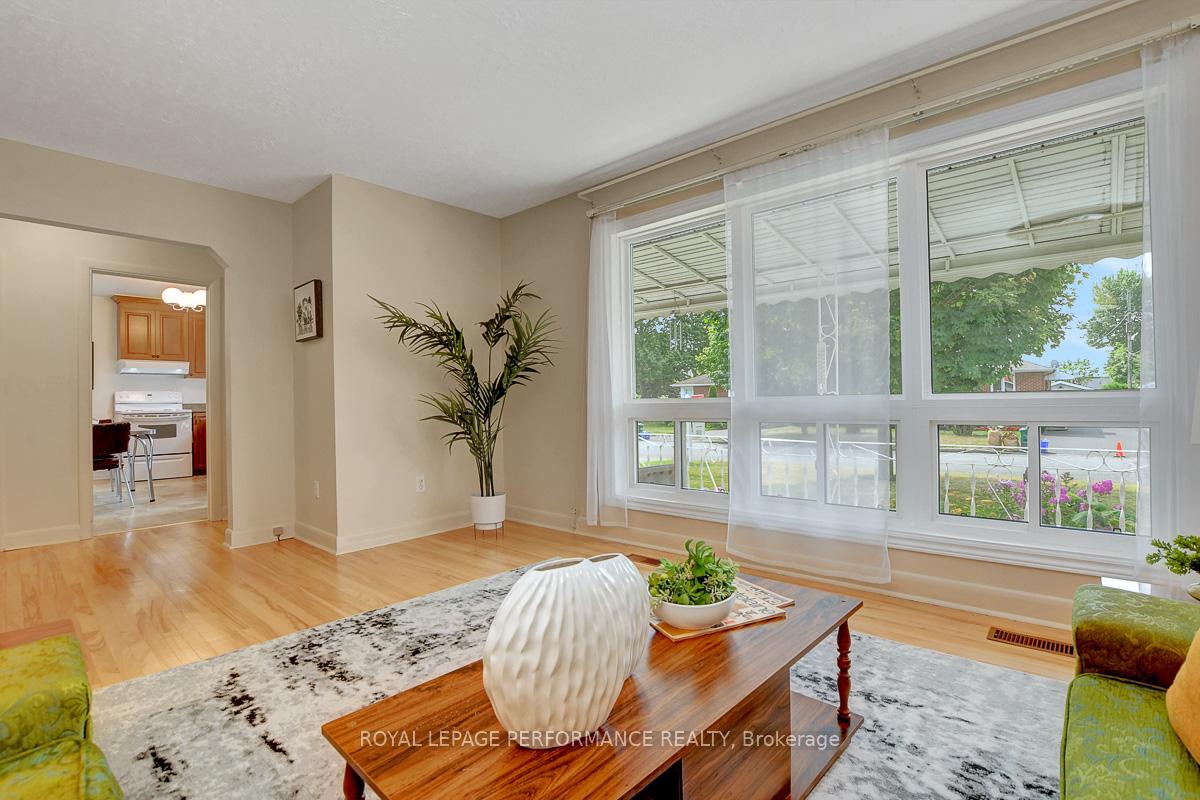 Photo 7 of 617 Gardenvale Road, Ottawa, Castle Heights/Rideau High — HOMEH