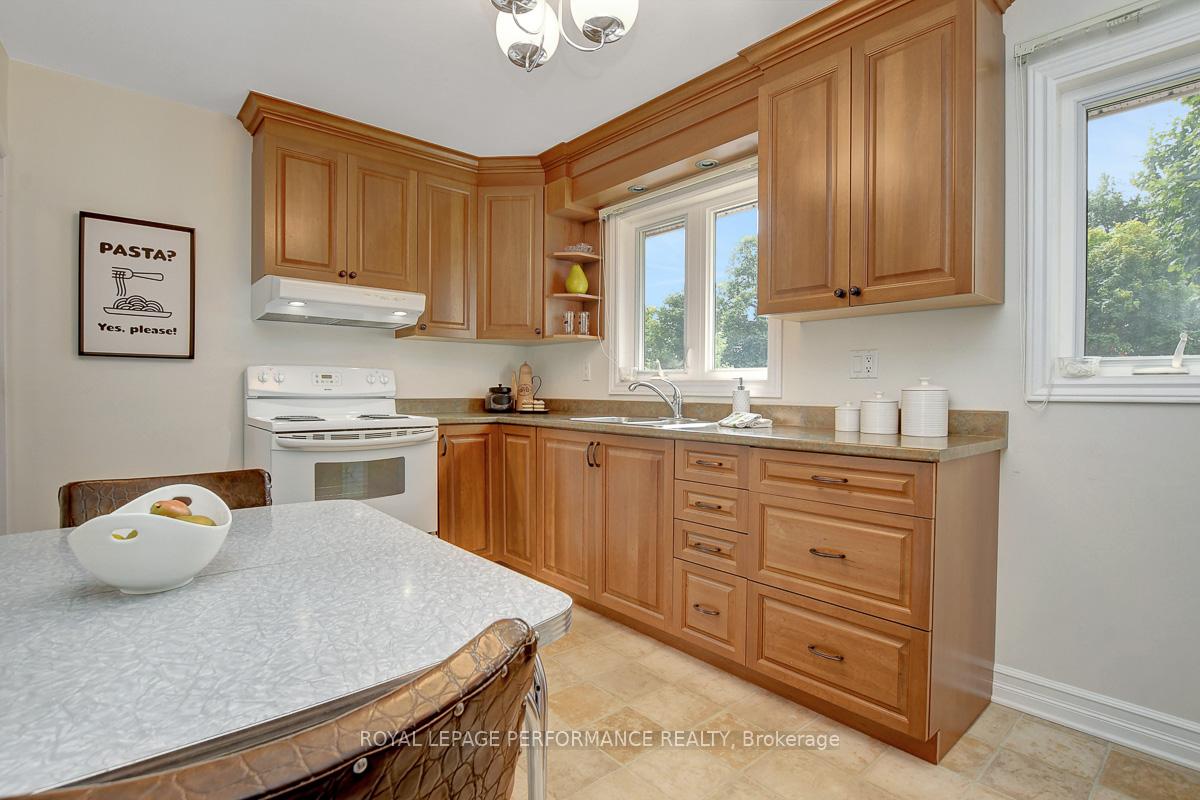 Photo 8 of 617 Gardenvale Road, Ottawa, Castle Heights/Rideau High — HOMEH