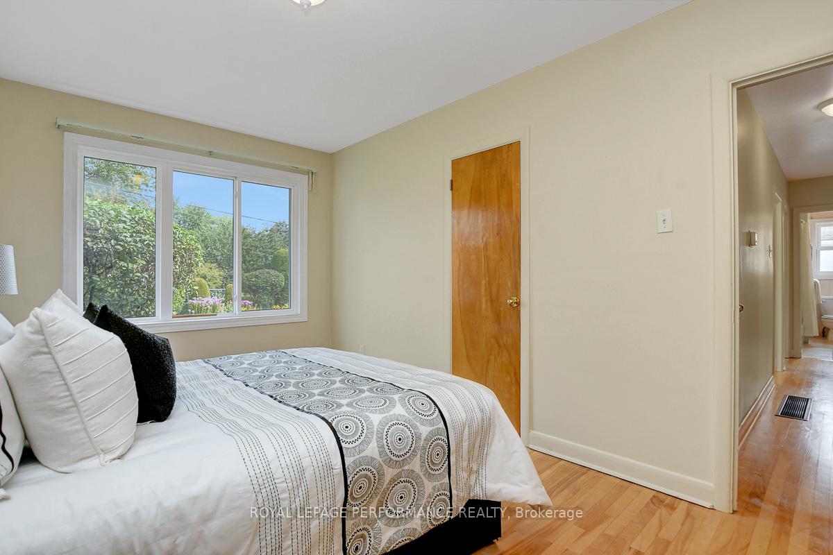 Photo 14 of 617 Gardenvale Road, Ottawa, Castle Heights/Rideau High — HOMEH