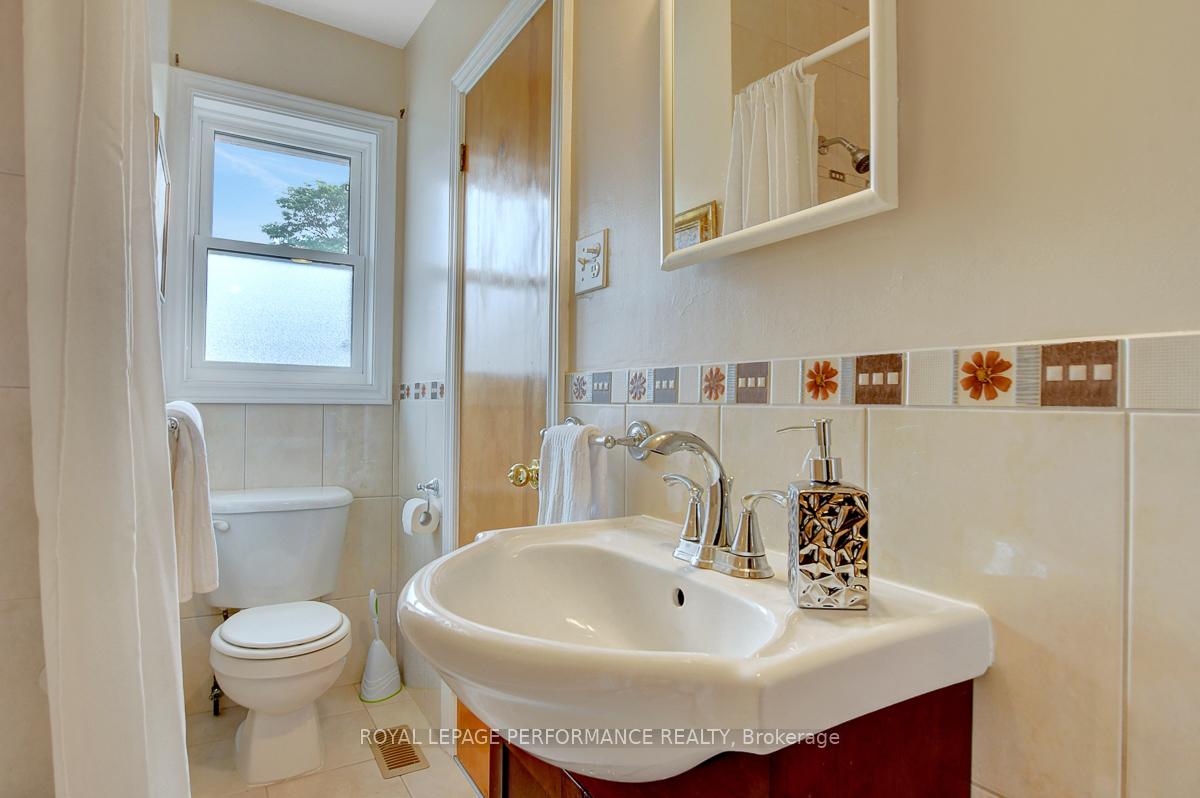 Photo 23 of 617 Gardenvale Road, Ottawa, Castle Heights/Rideau High — HOMEH