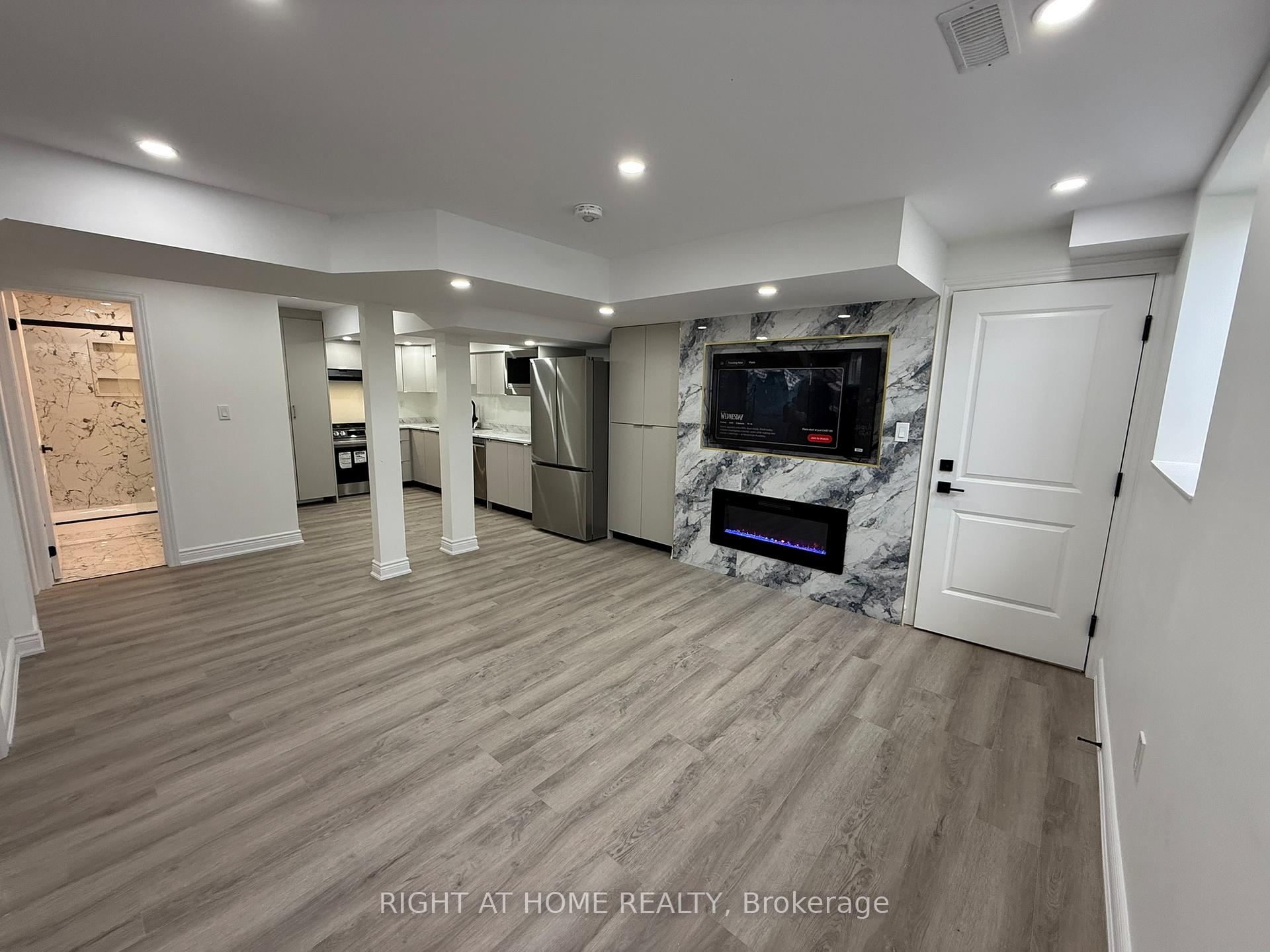 Photo 5 of 1721 Thames Cirle Circle, Milton, Bowes — HOMEH