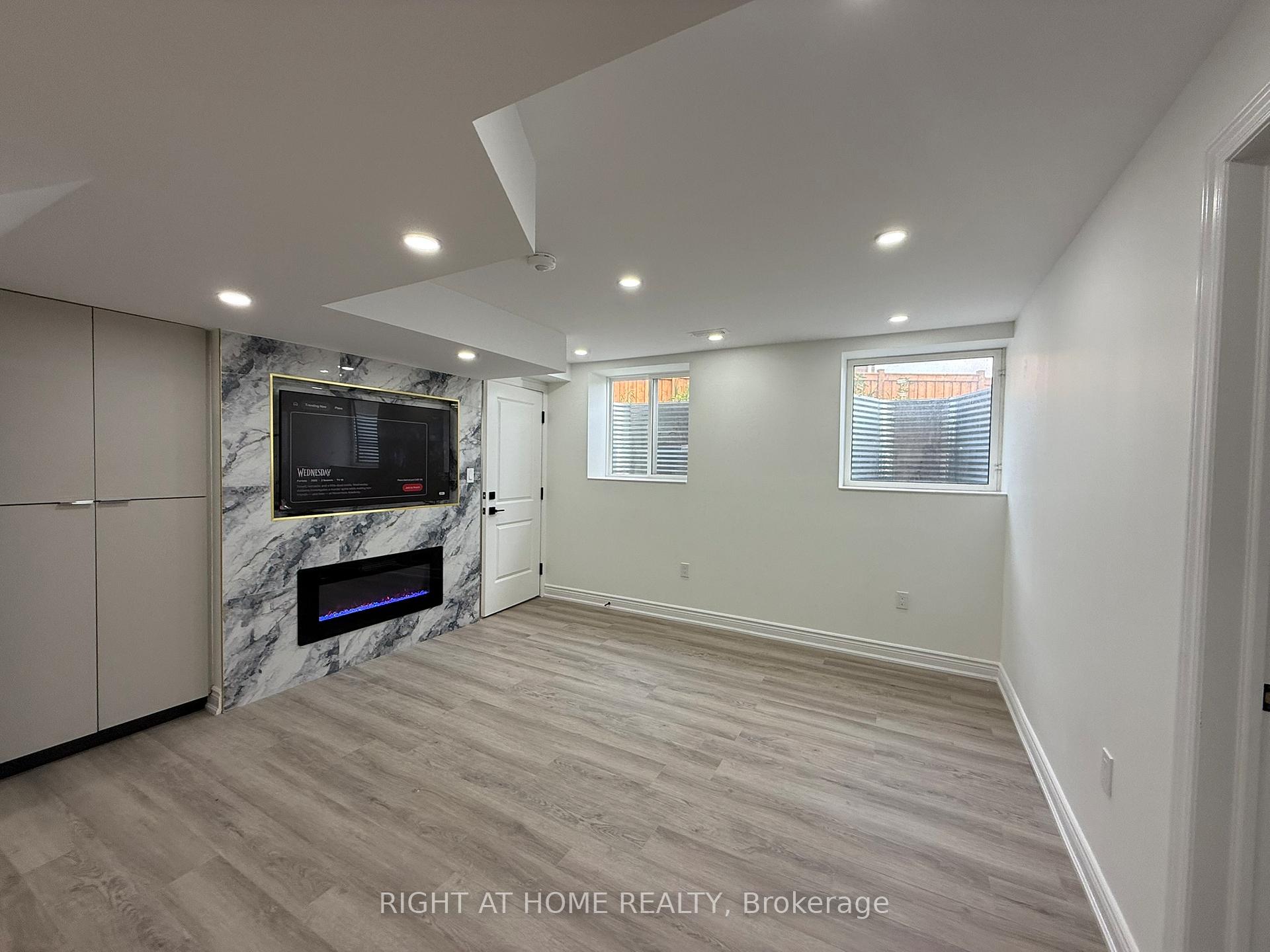 Photo 15 of 1721 Thames Cirle Circle, Milton, Bowes — HOMEH
