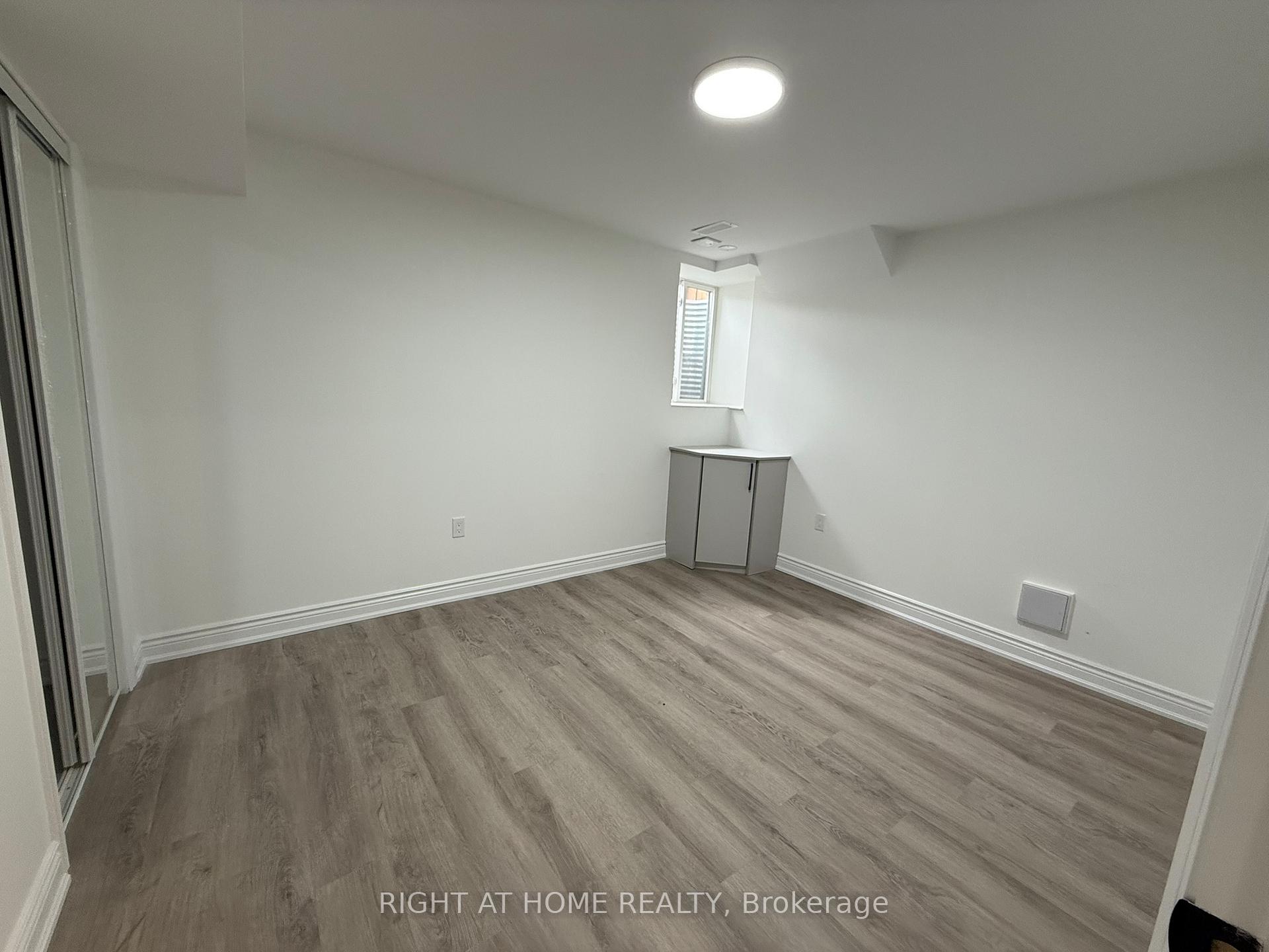Photo 9 of 1721 Thames Cirle Circle, Milton, Bowes — HOMEH