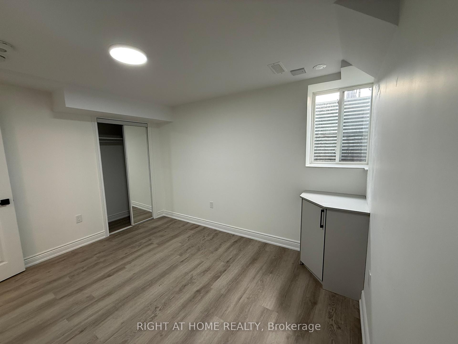 Photo 8 of 1721 Thames Cirle Circle, Milton, Bowes — HOMEH