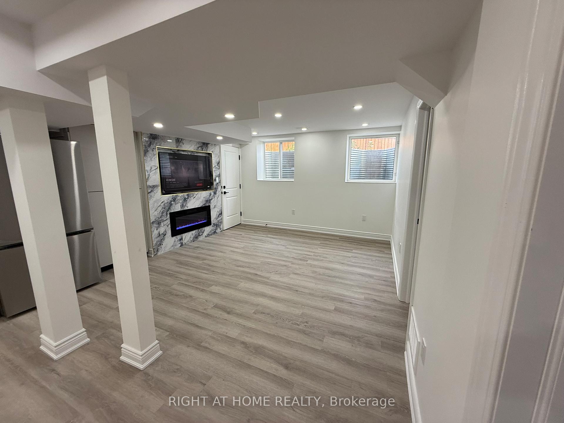 Photo 10 of 1721 Thames Cirle Circle, Milton, Bowes — HOMEH